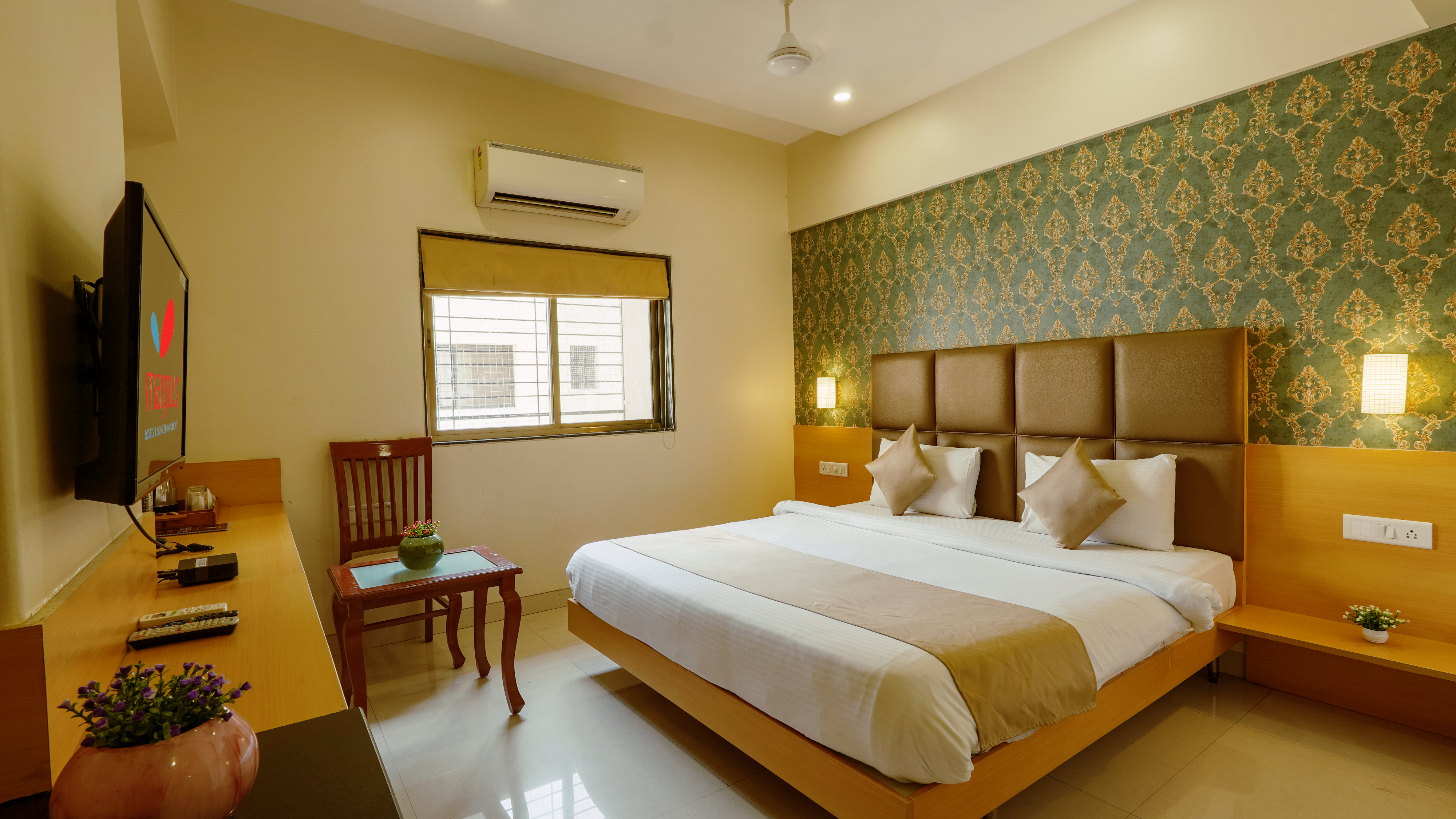 Double or Twin Deluxe King Bed