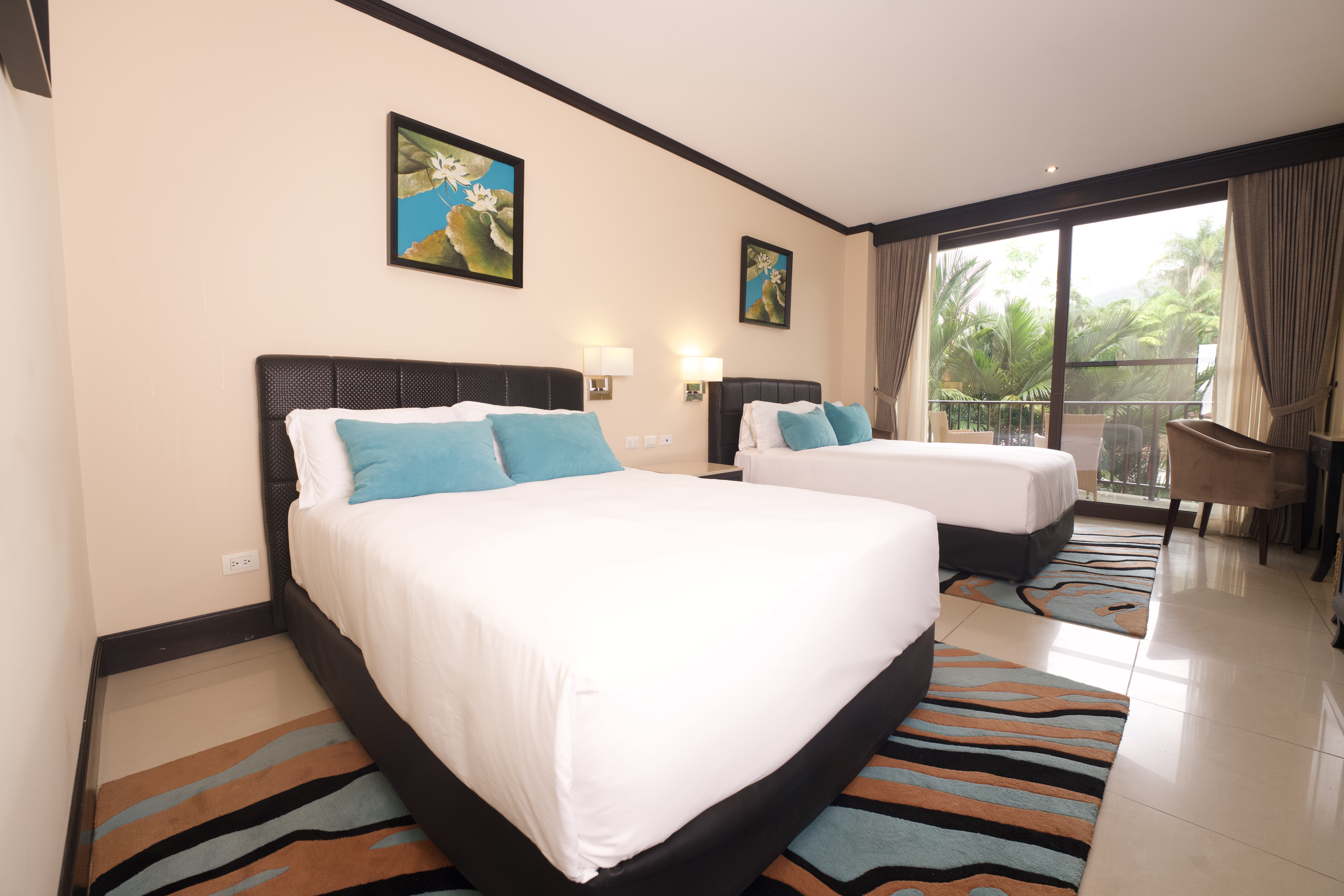 Double Deluxe Queen Bed