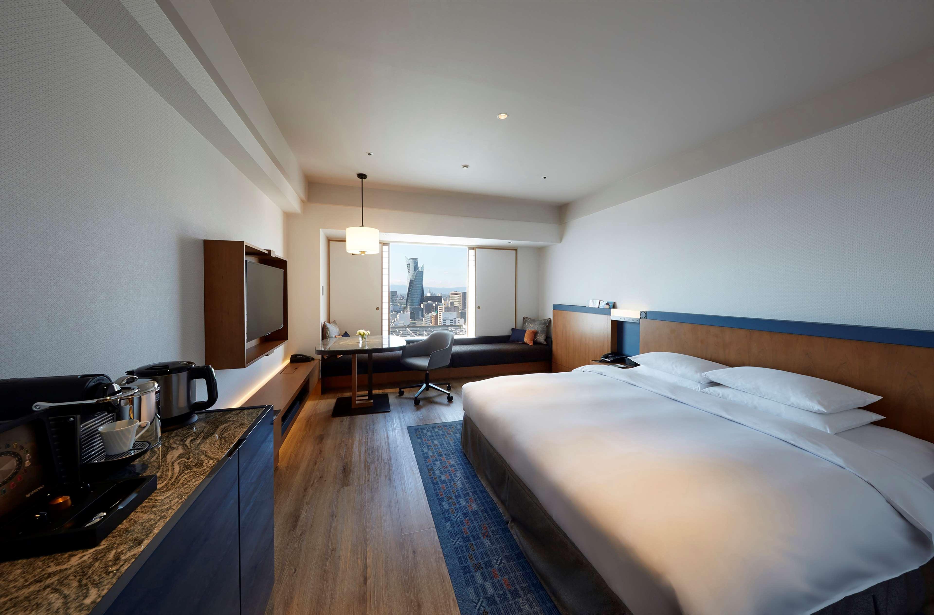 Double Deluxe King Bed