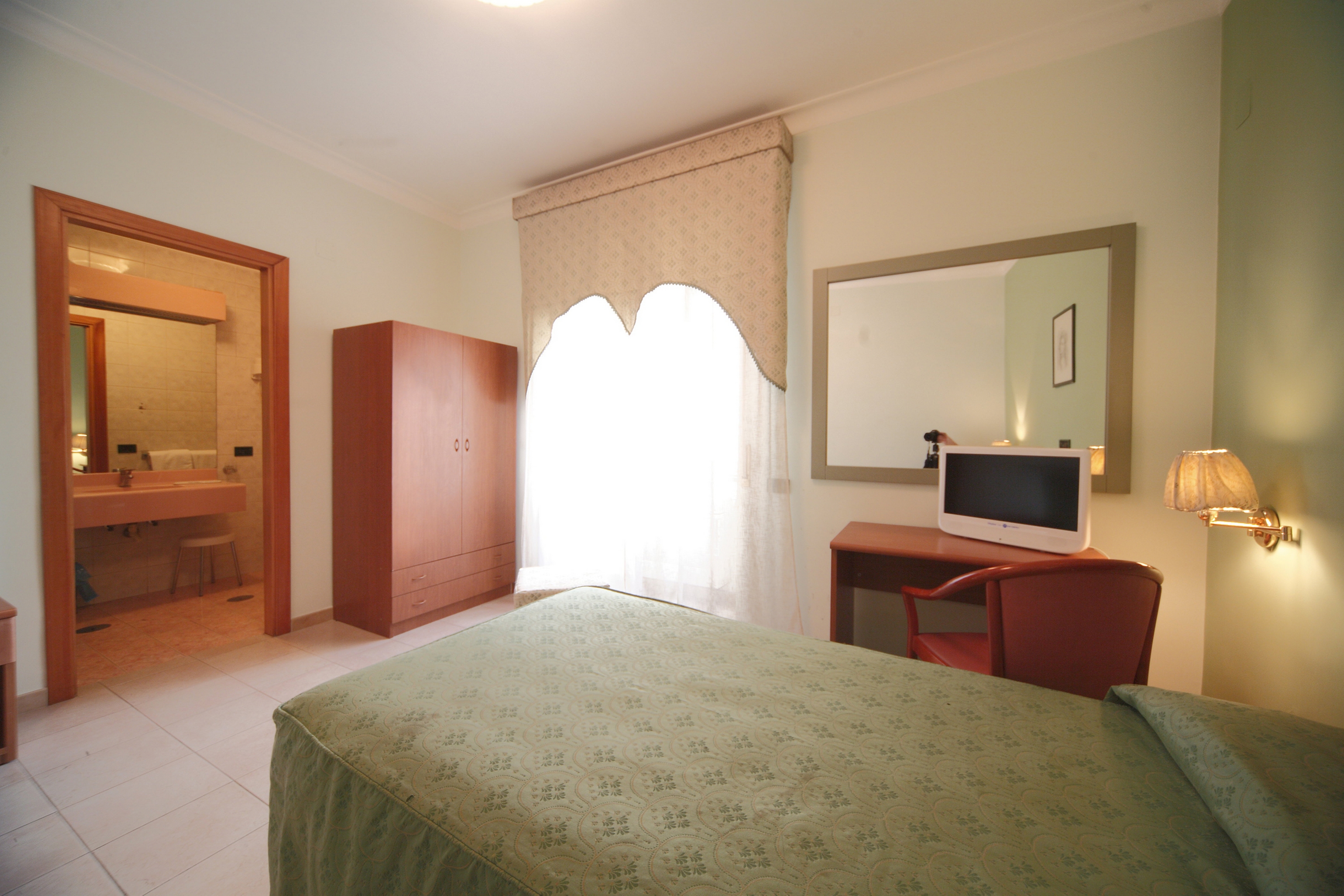 Double or Twin Standard