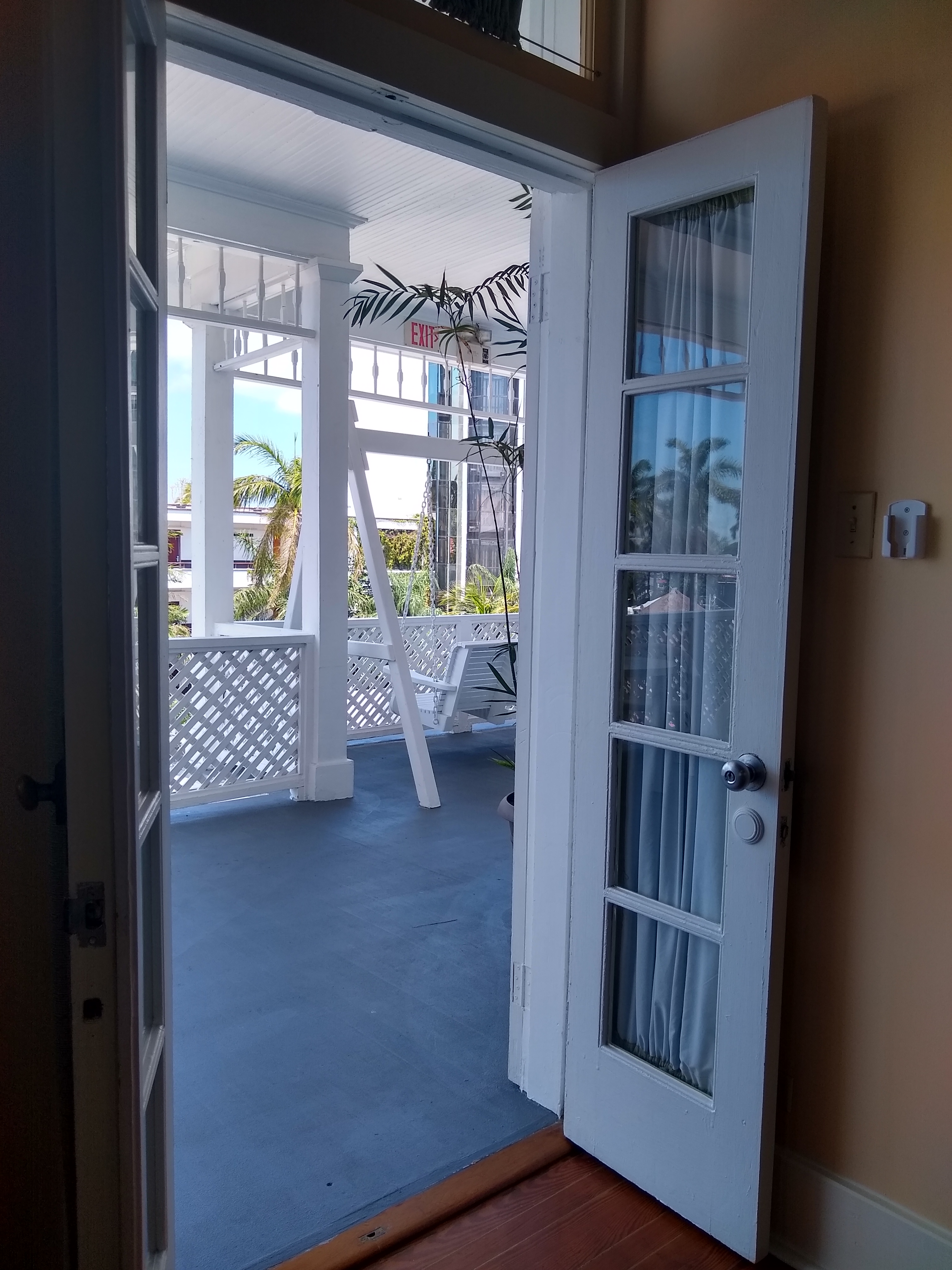 Room Partial Ocean View Queen Bed