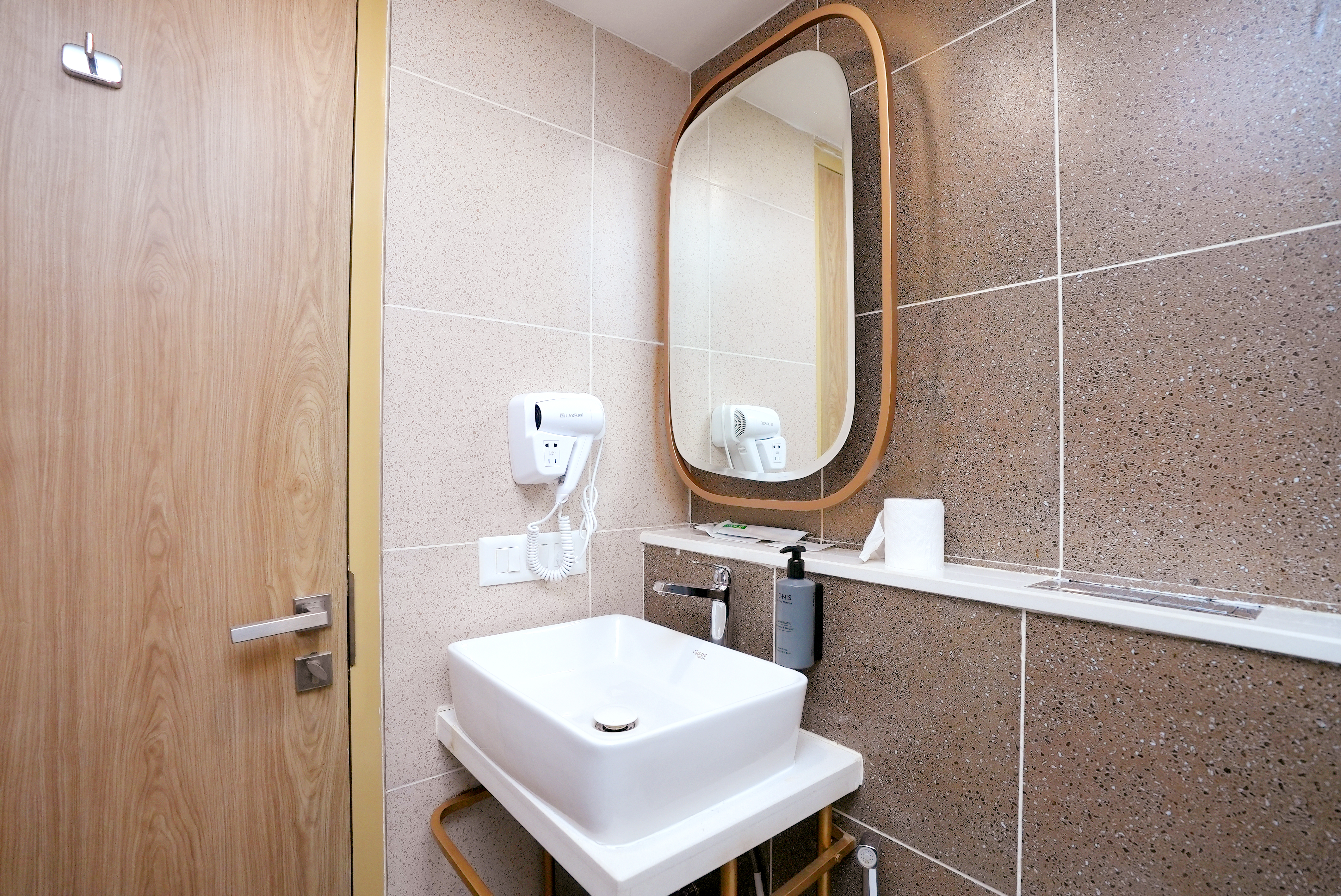 Double Deluxe Queen Bed