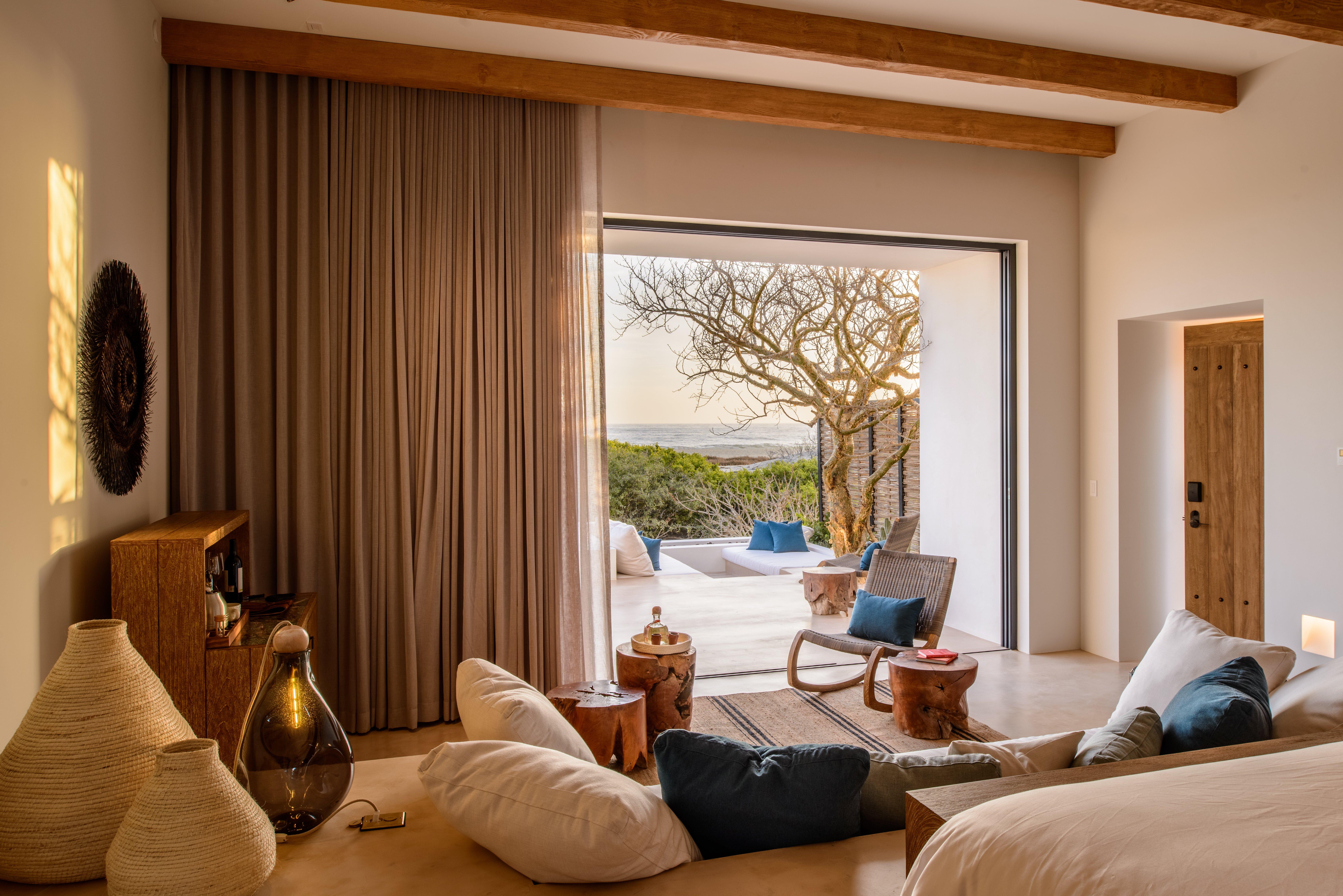 Suite Ocean Front King Bed