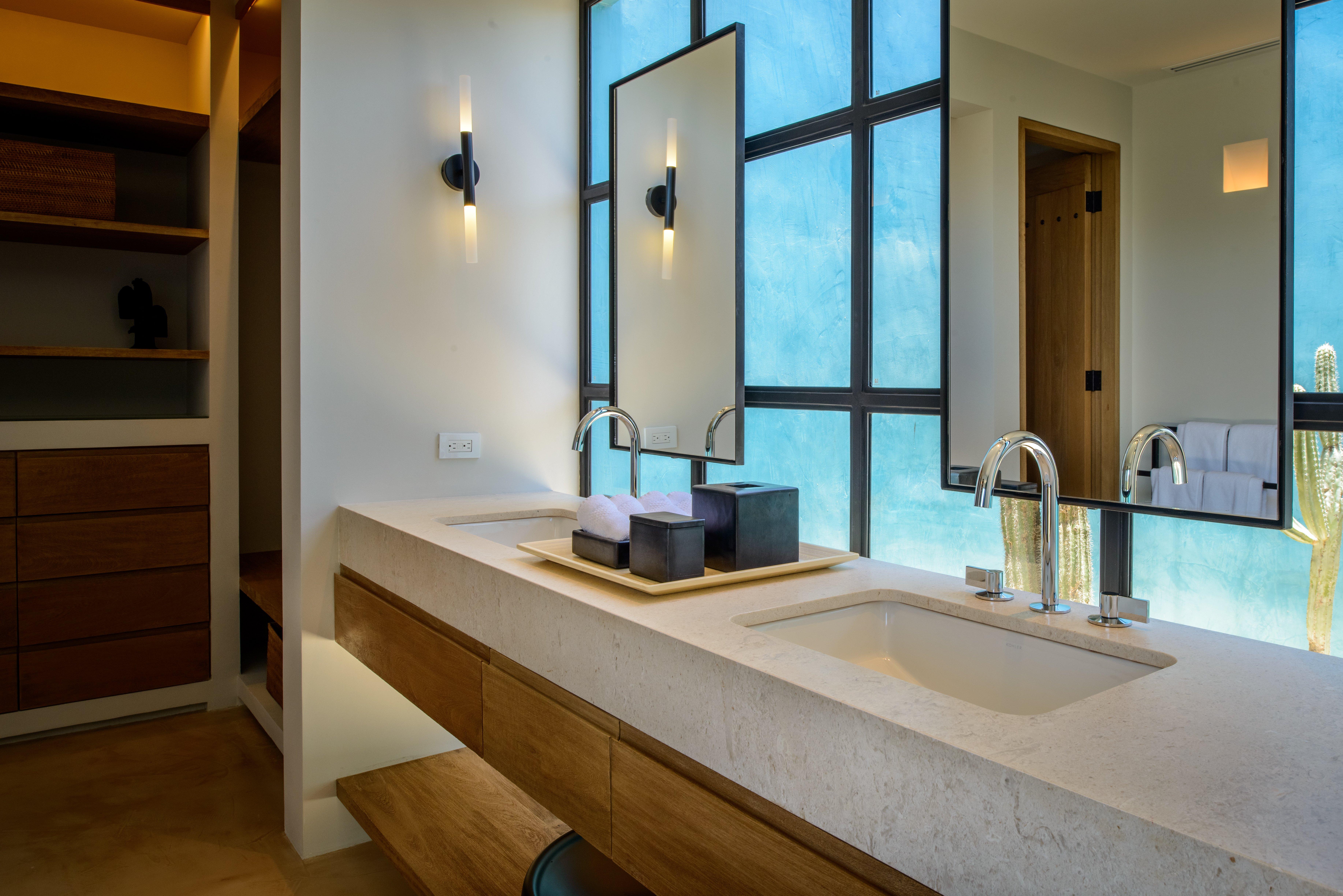 Suite Ocean Front King Bed