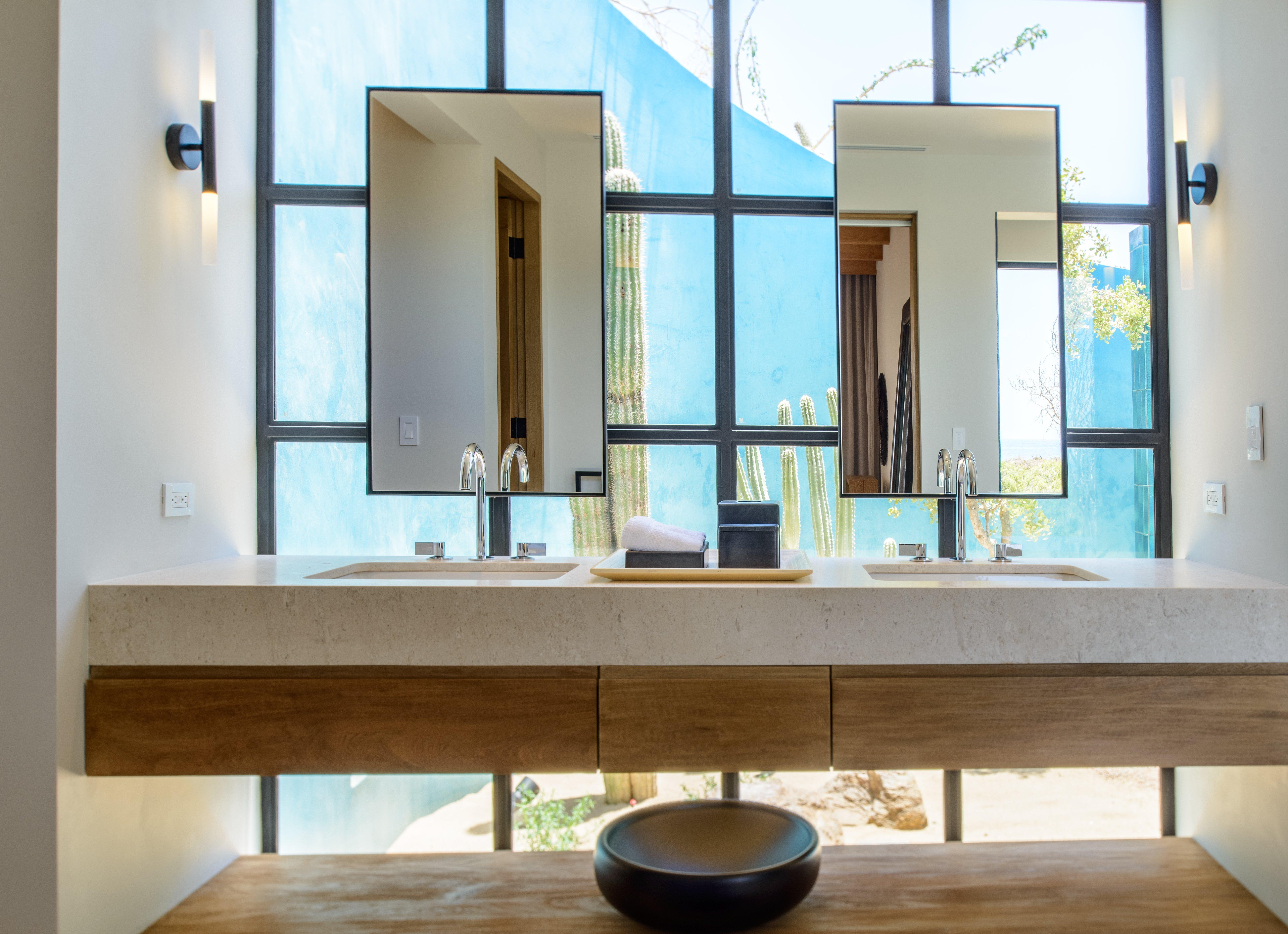 Suite Ocean Front King Bed