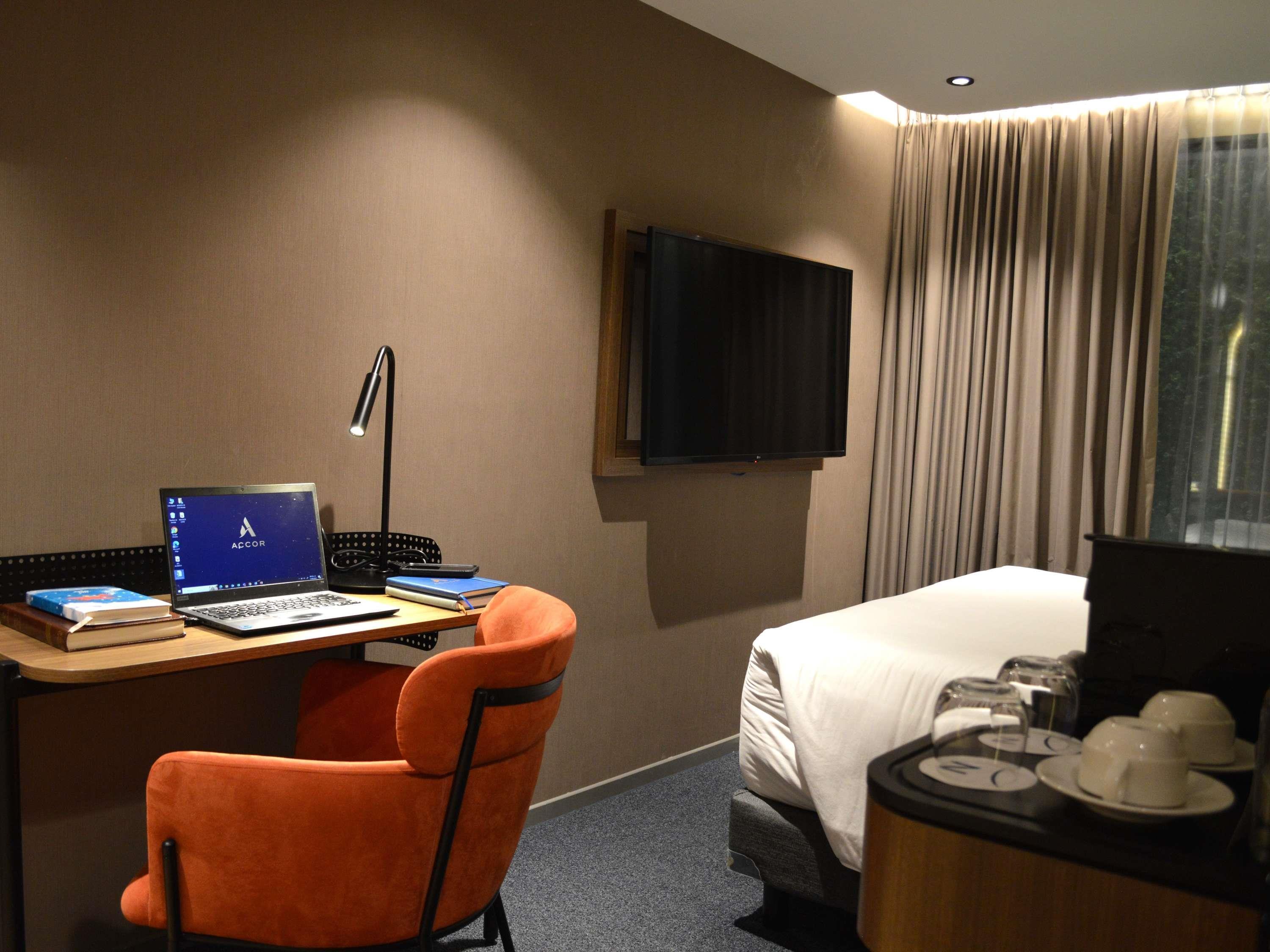 Double Queen Size Bed