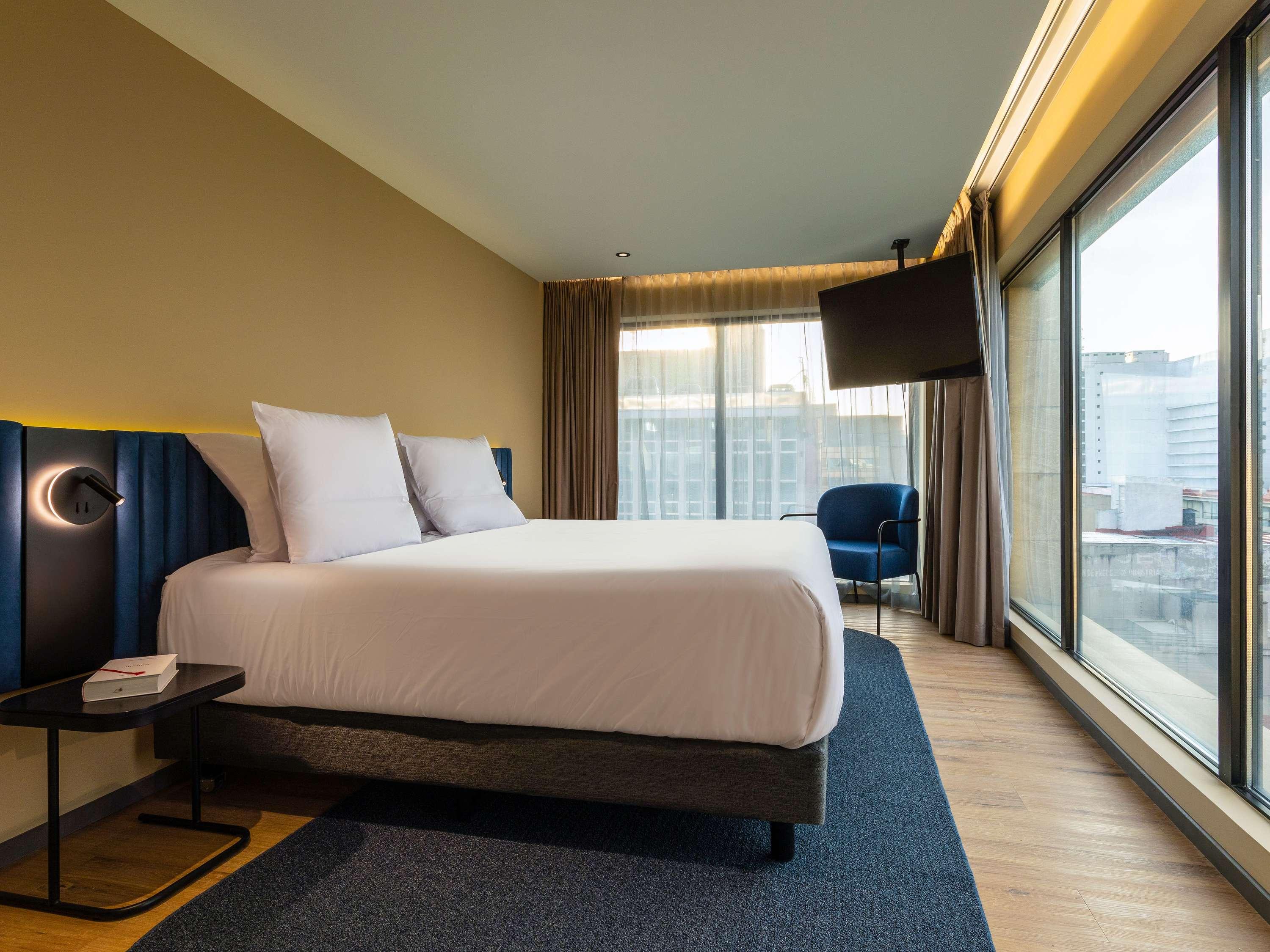 Double Deluxe King Bed