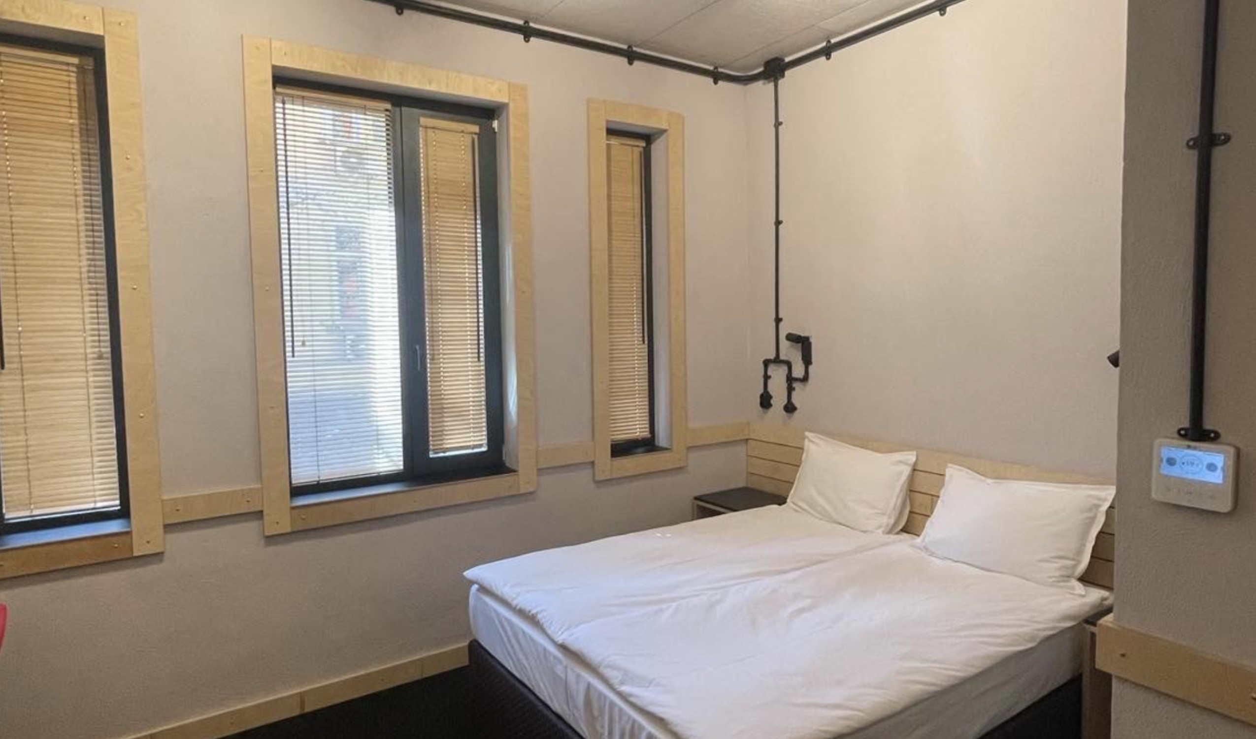 Double Deluxe One Bed