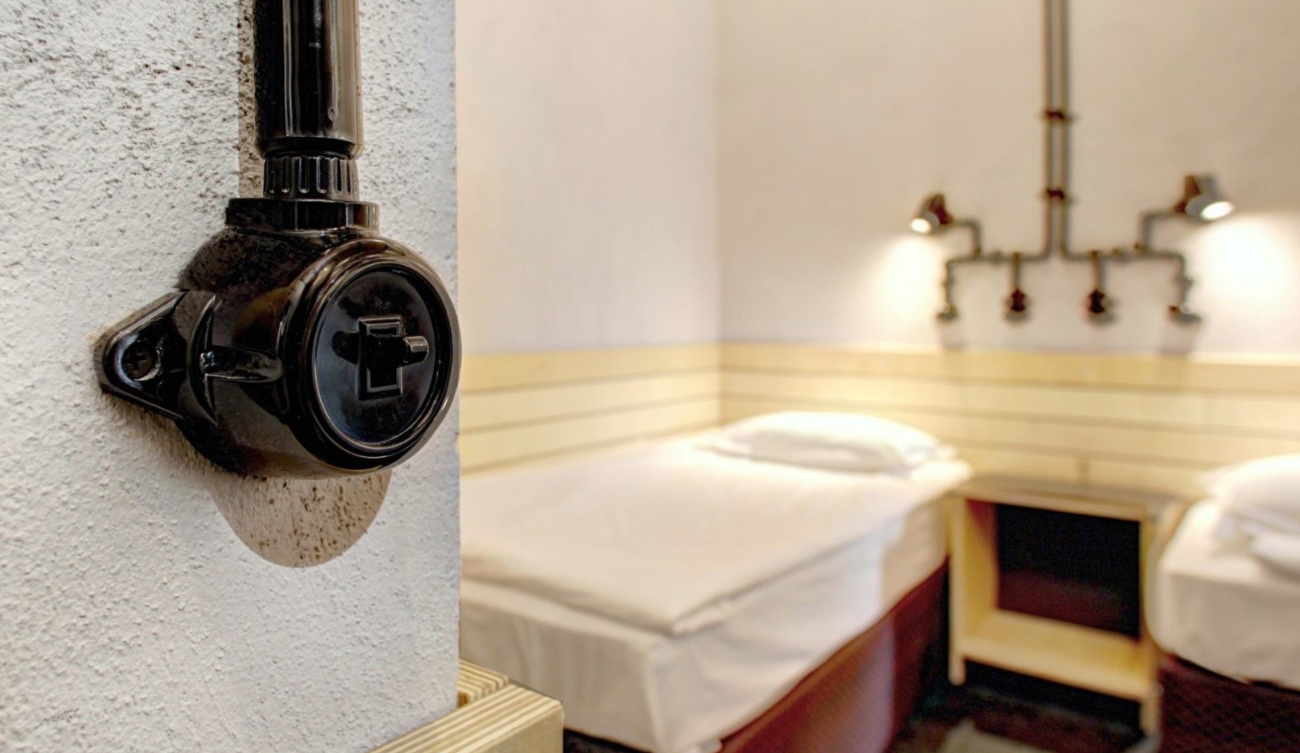 Double Deluxe One Bed