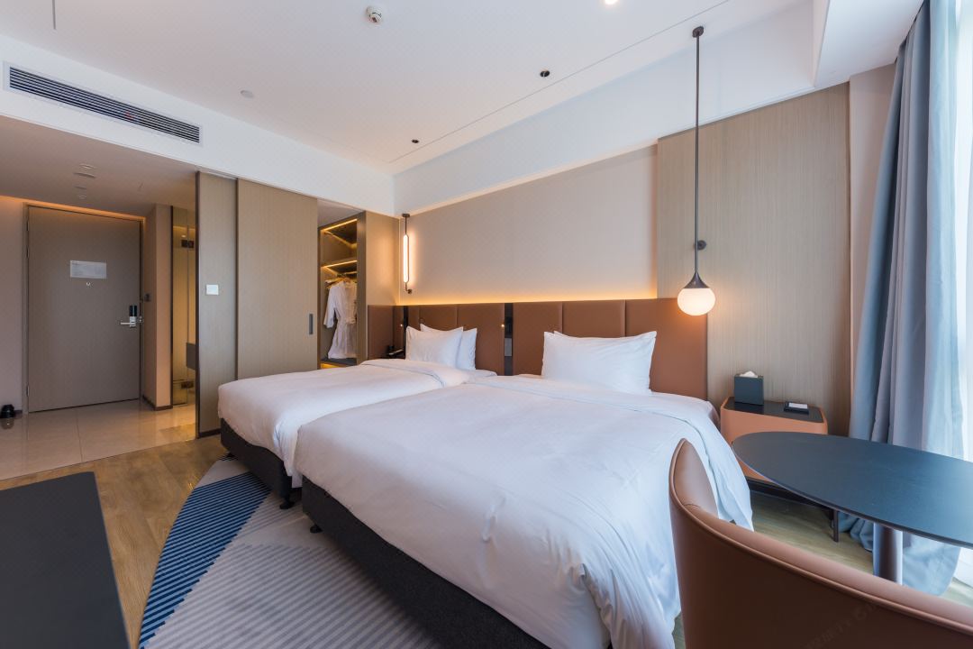 Family Room Superior King Bed