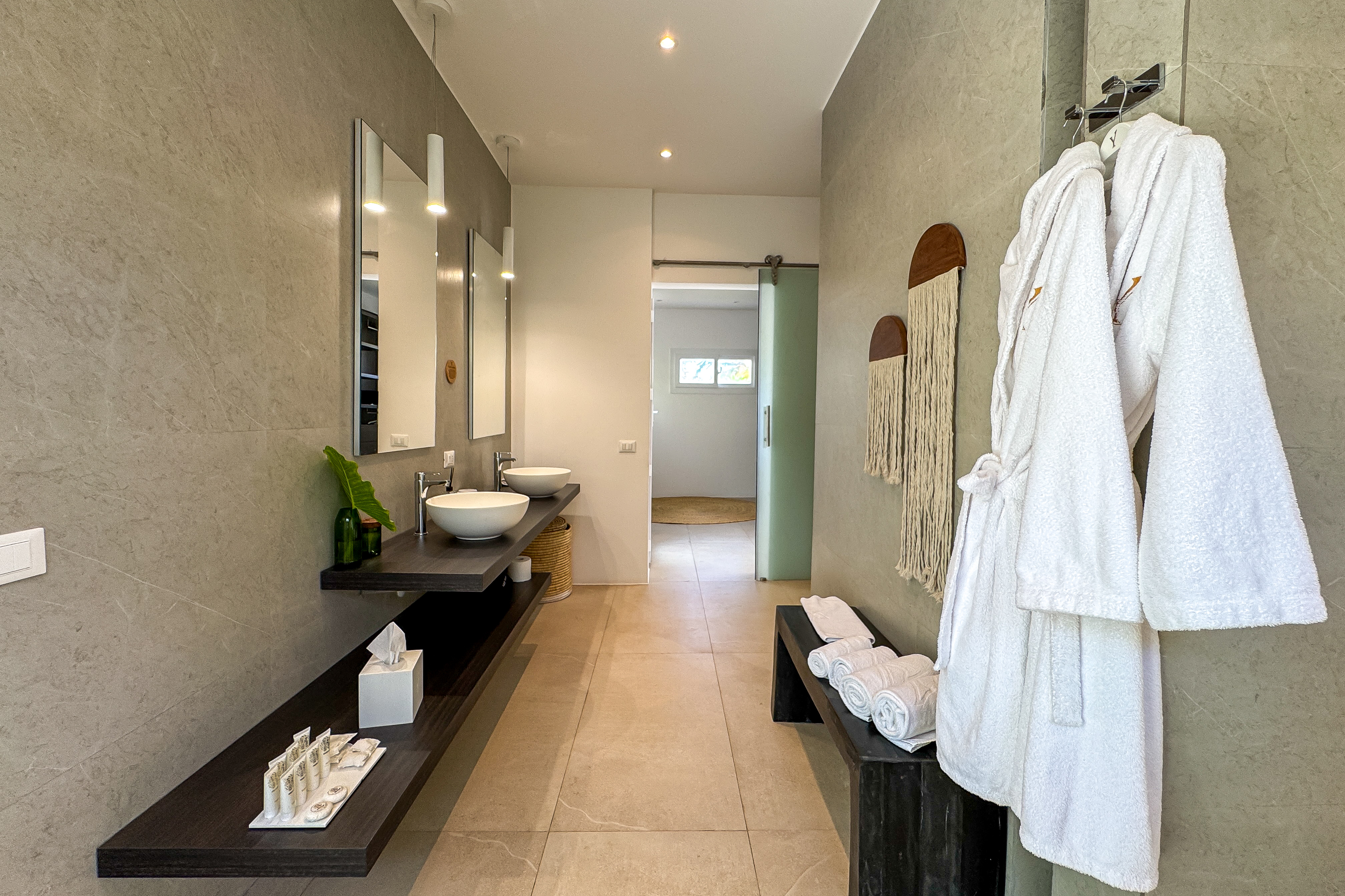 Villa Three Bedrooms Three Bathrooms