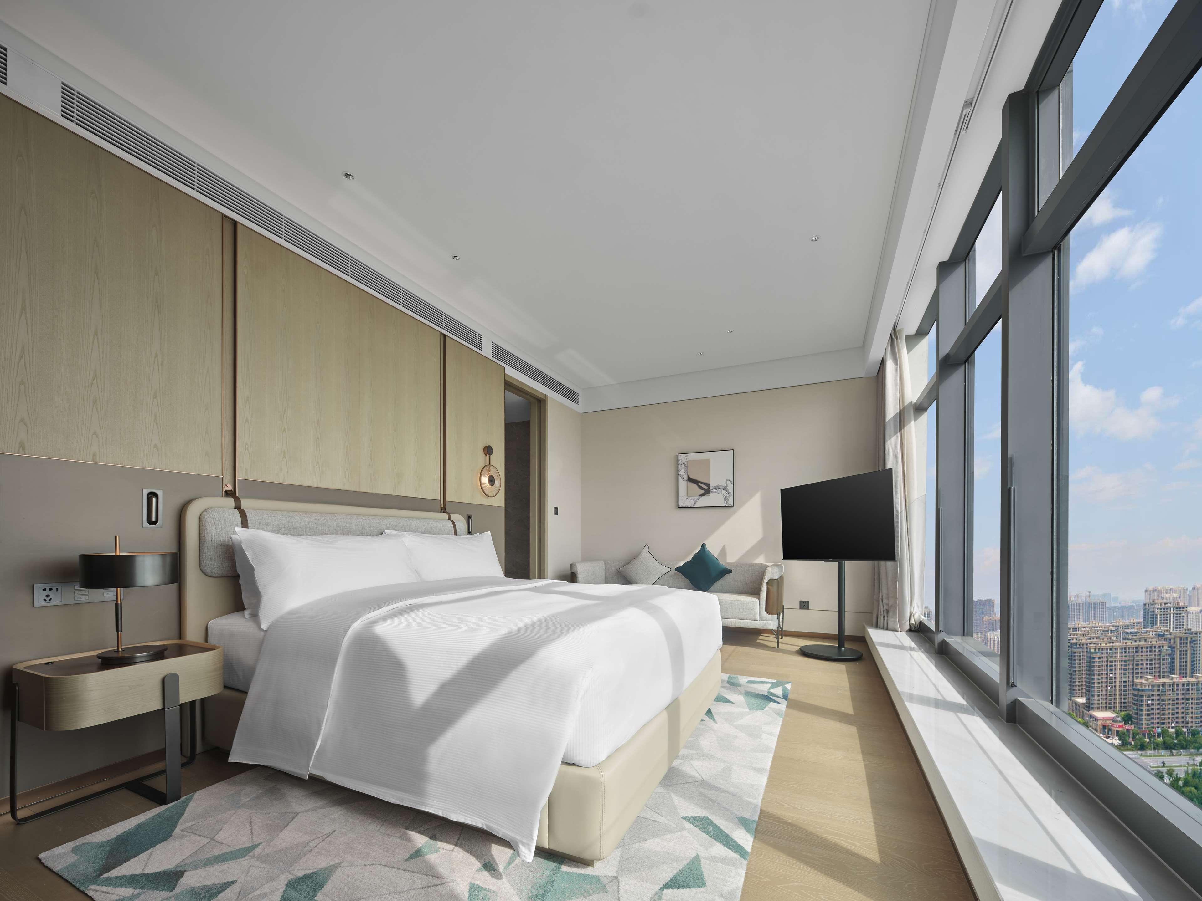 Double Deluxe King Bed