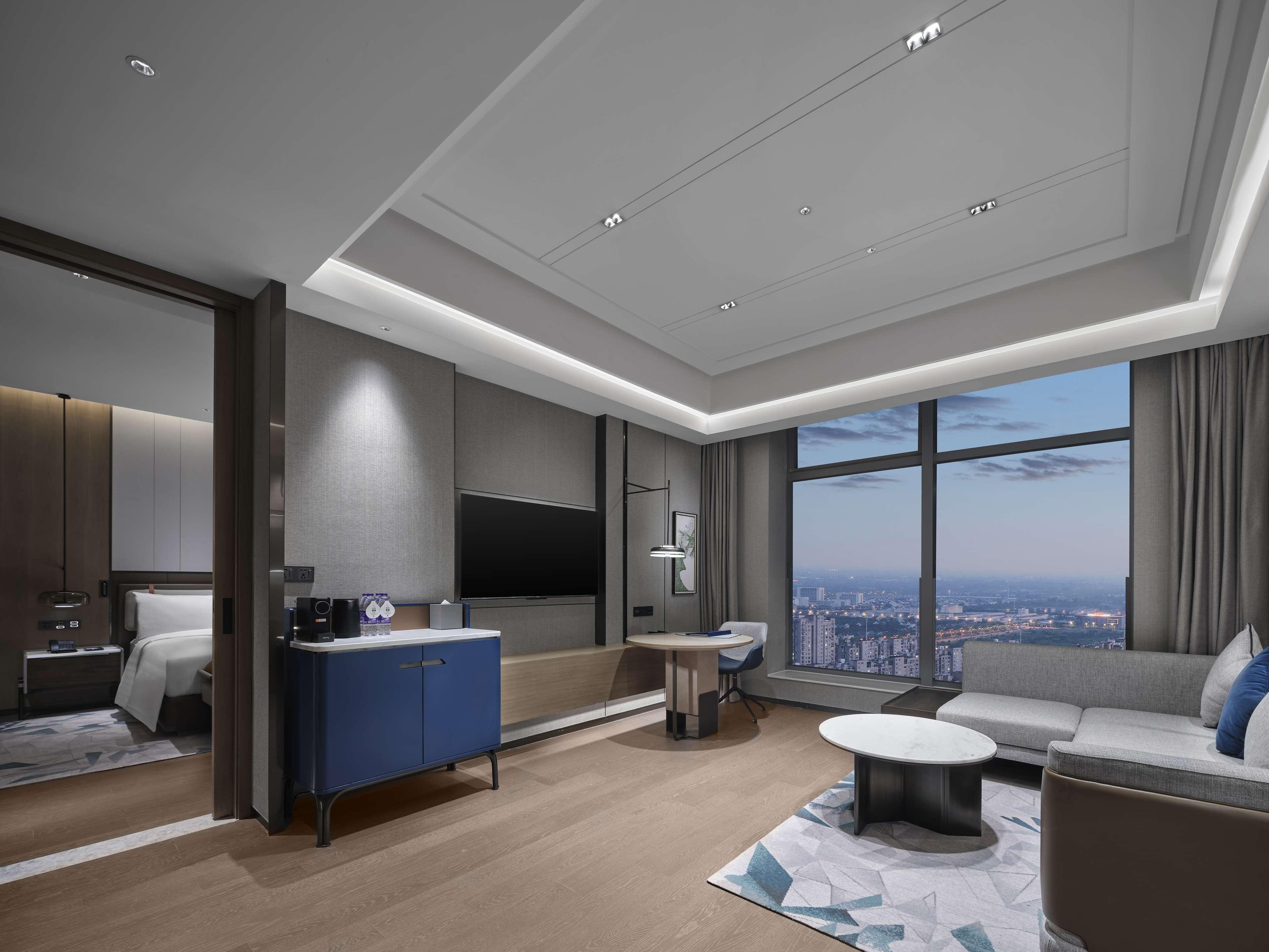 Suite Deluxe King Bed