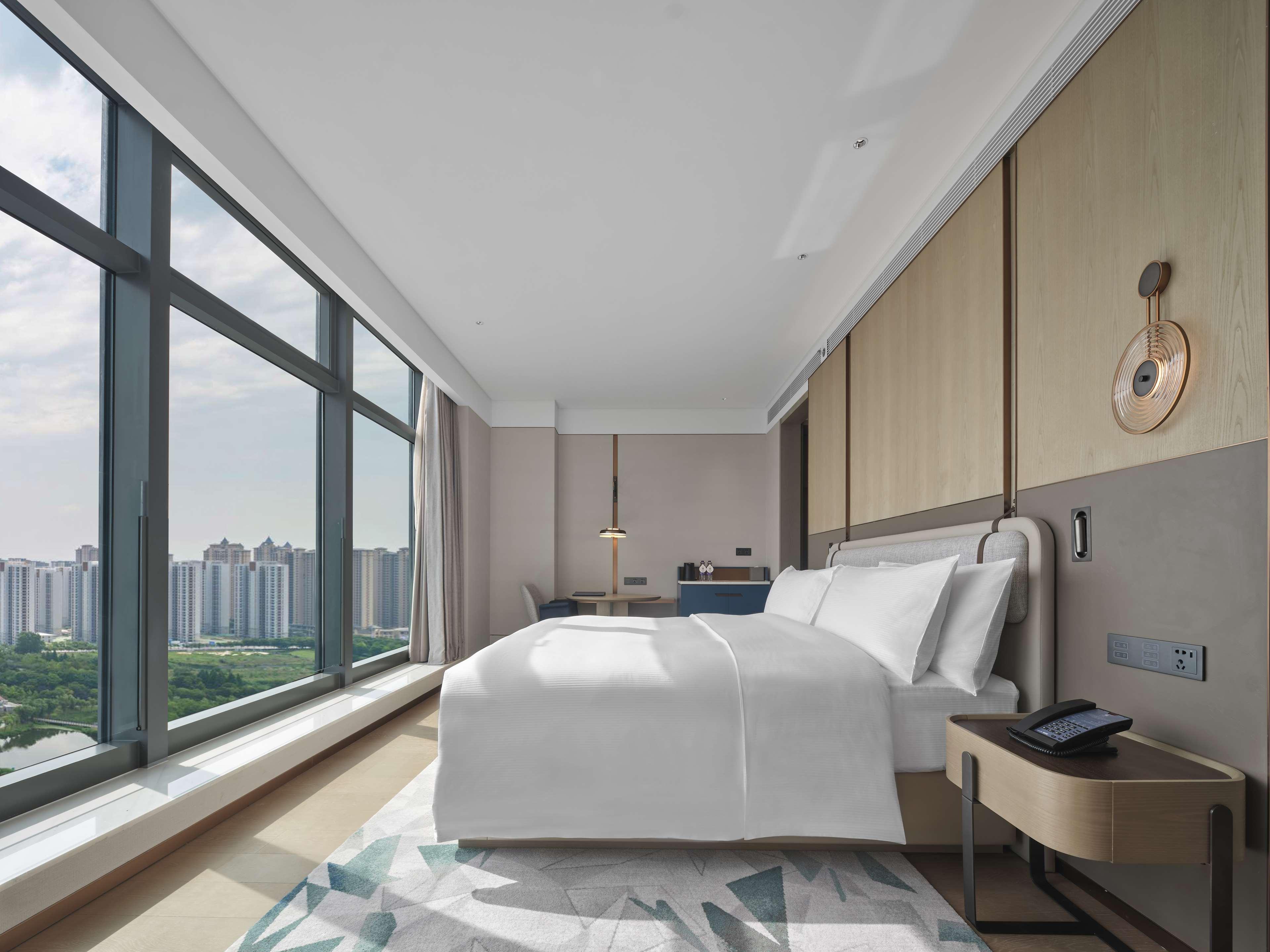 Double Deluxe King Bed