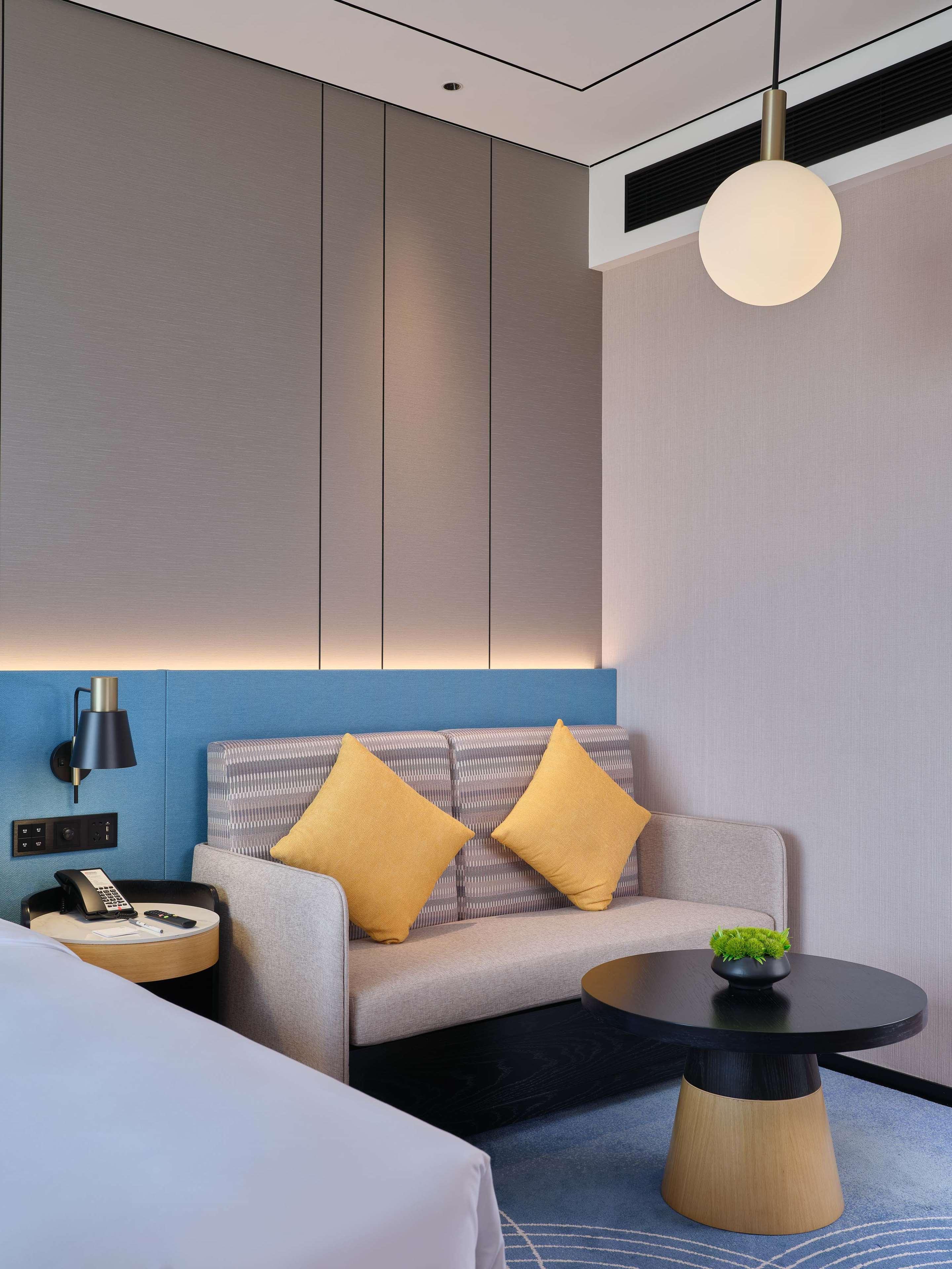 Double Deluxe King Bed