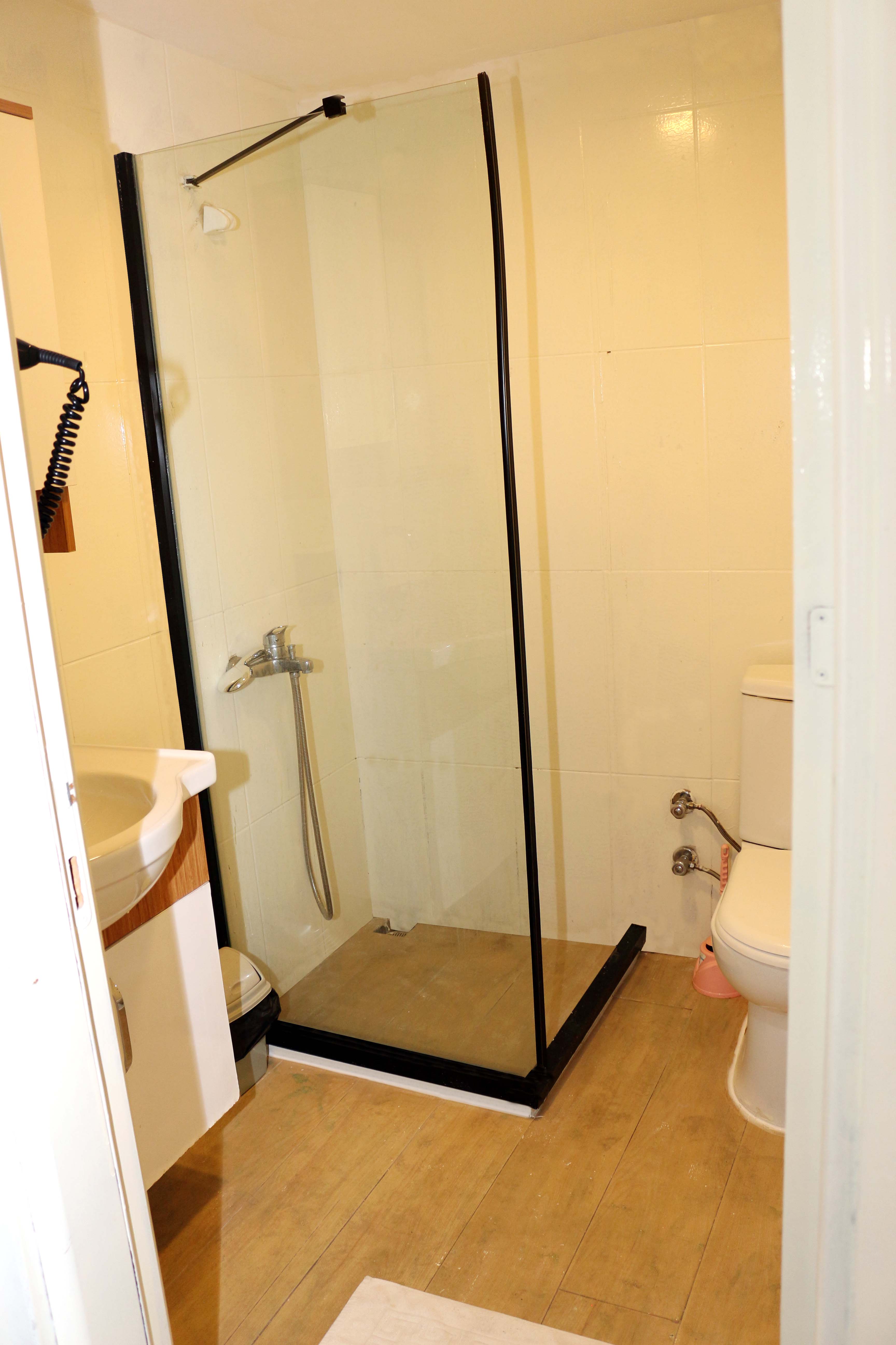 Double King Bed One Bedroom 