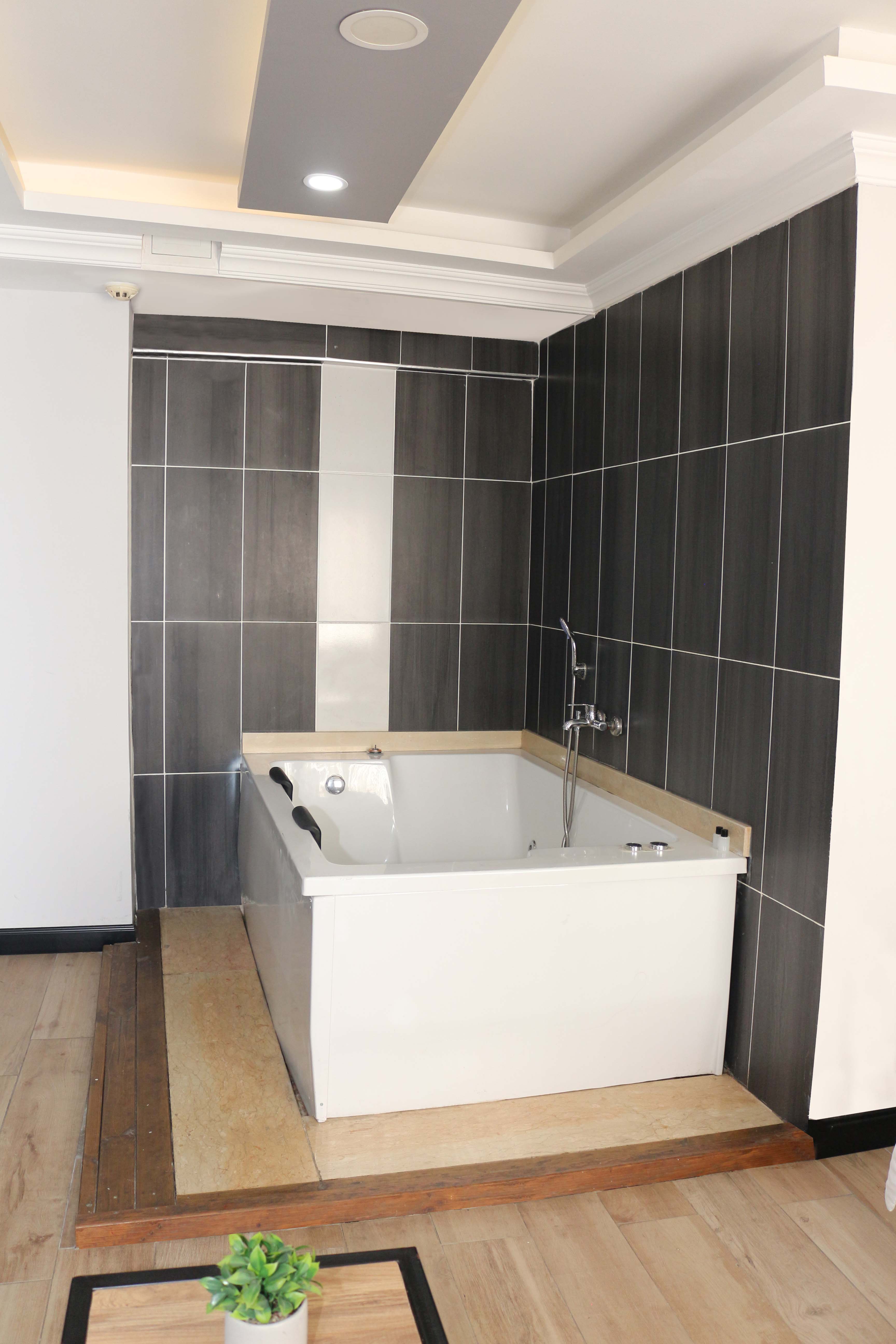 Double King Bed One Bedroom 