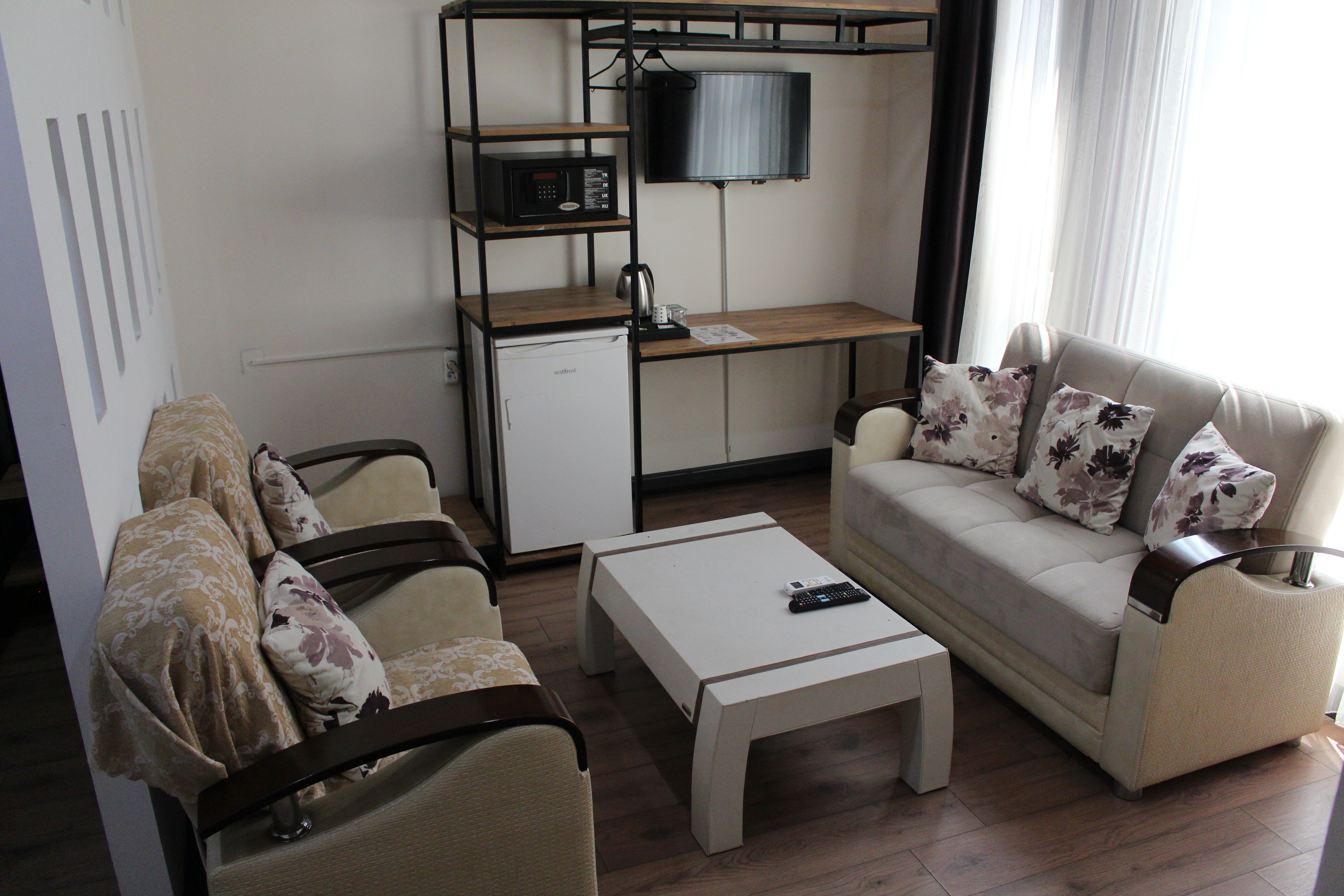 Double Deluxe One Bed