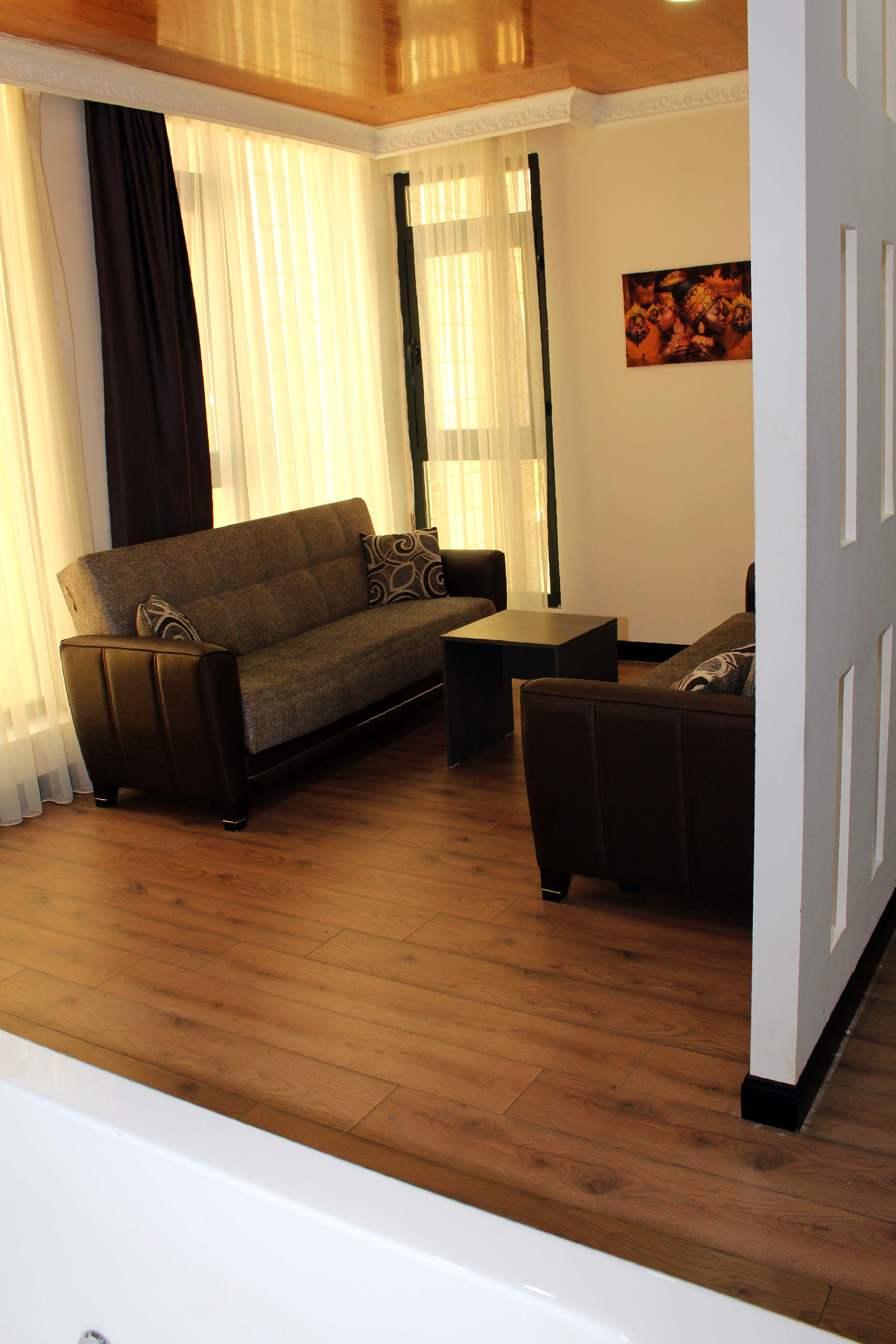 Double Deluxe One Bed