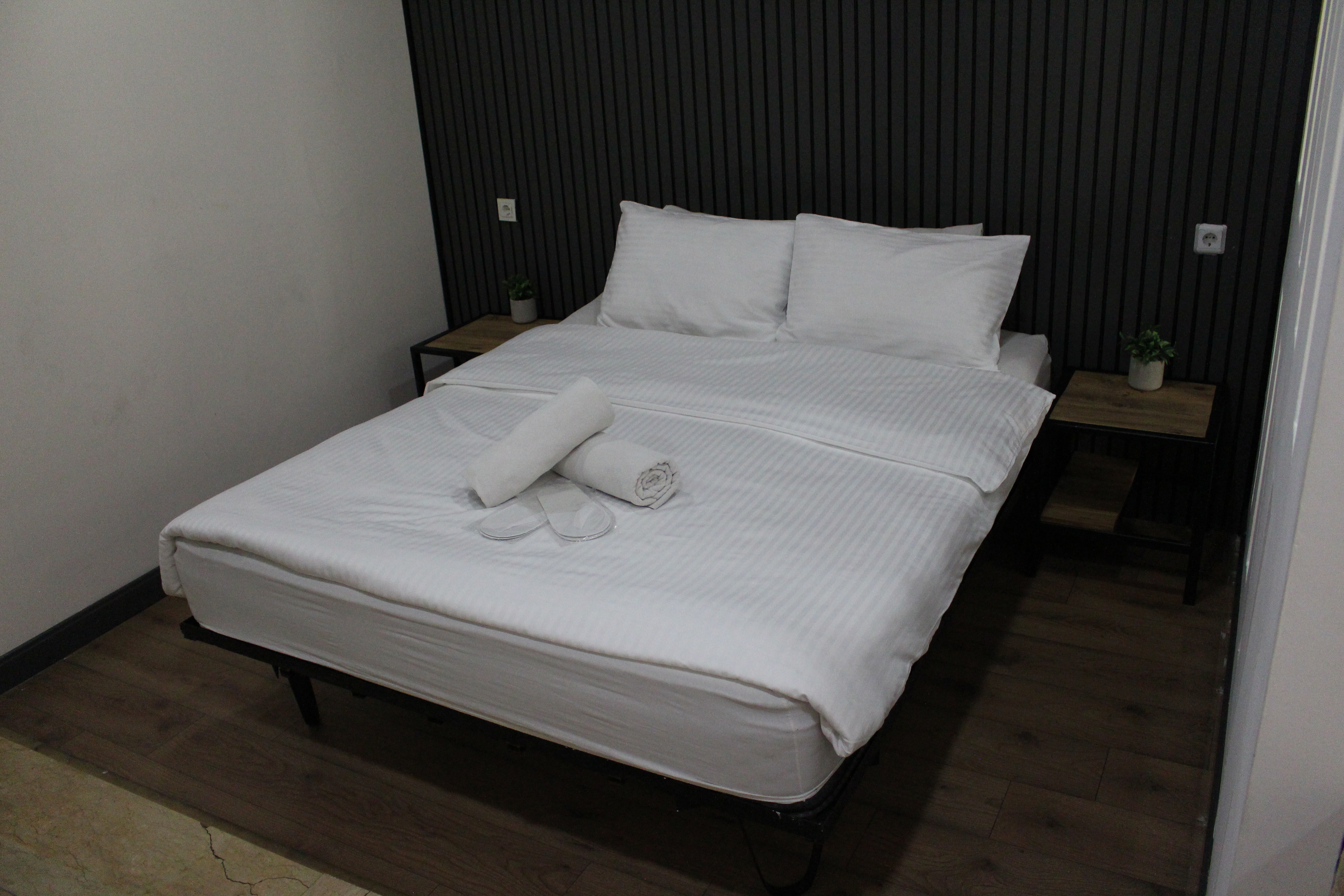 Double Deluxe One Bed