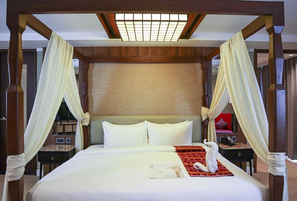 Suite King Bed with Jacuzzi