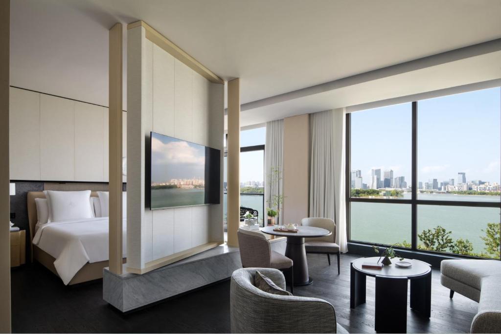 Studio Premier King Bed