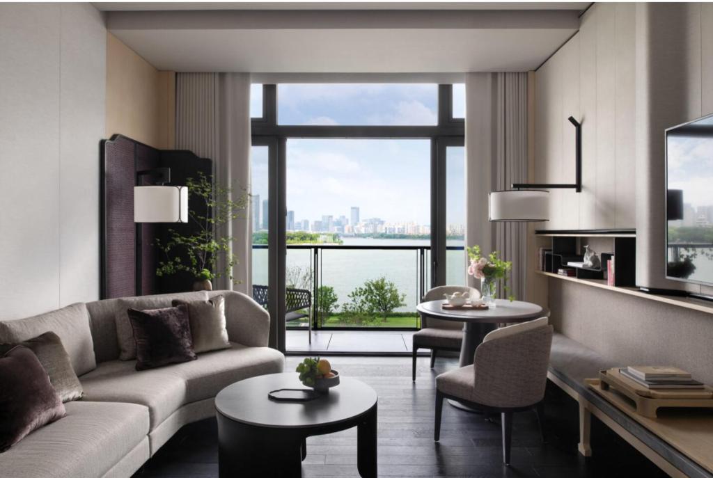 Suite Deluxe with Views