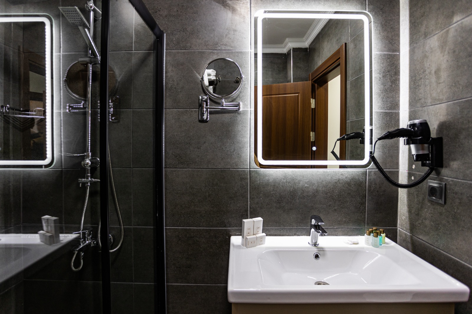 Triple Accessible King Size Bed