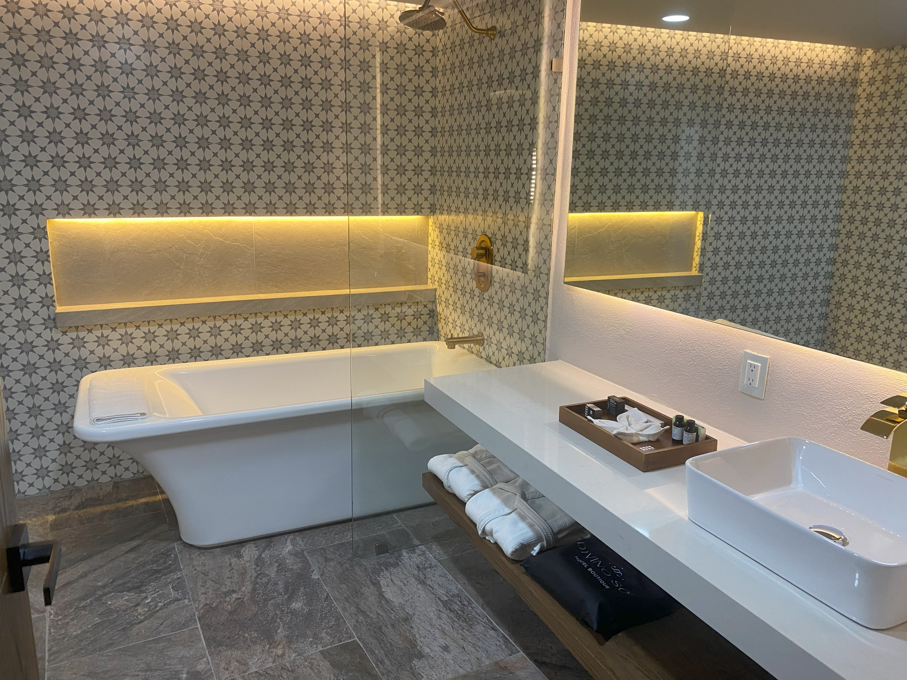 Double Deluxe Two Beds