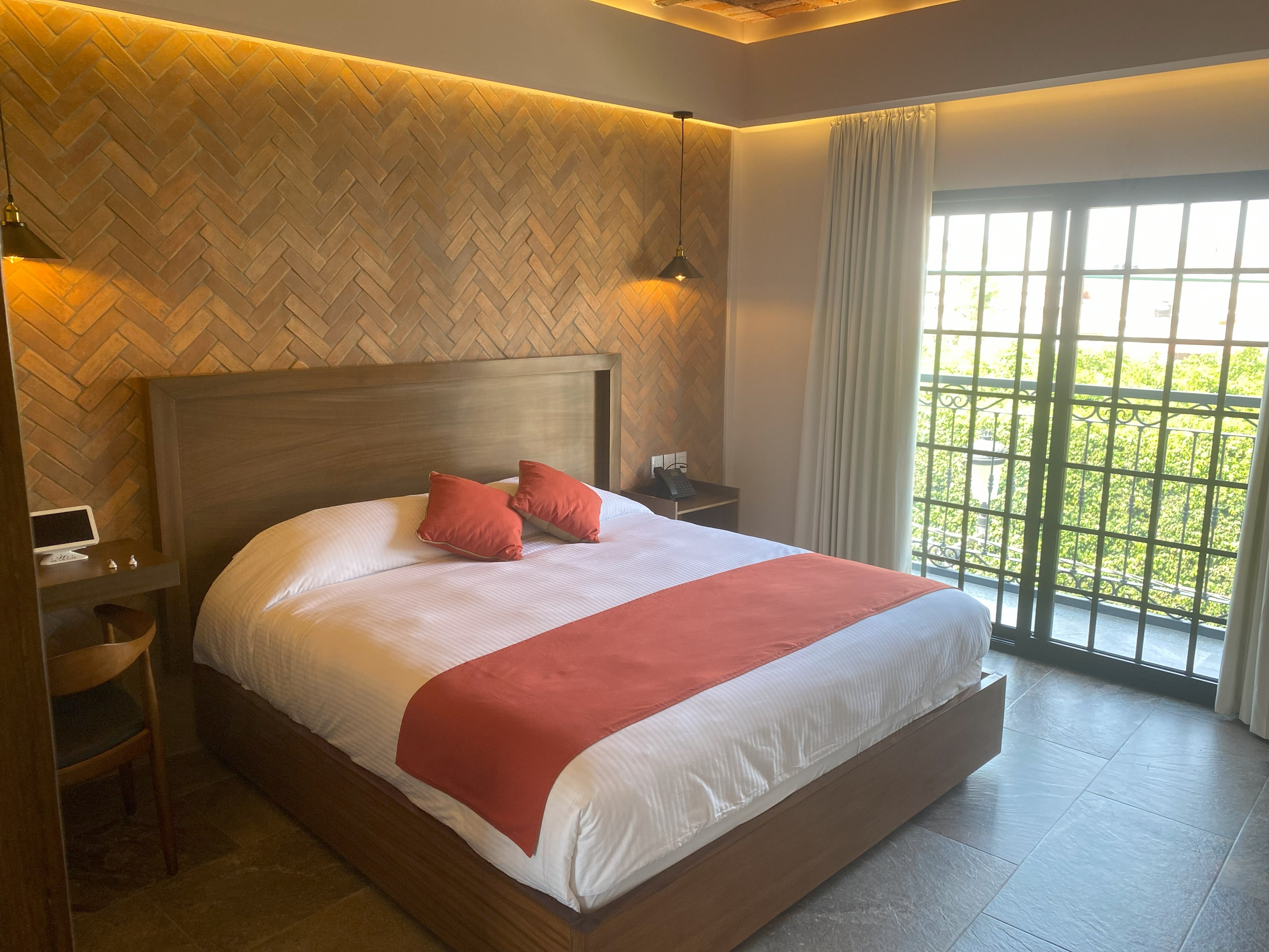 Double Deluxe One Bed