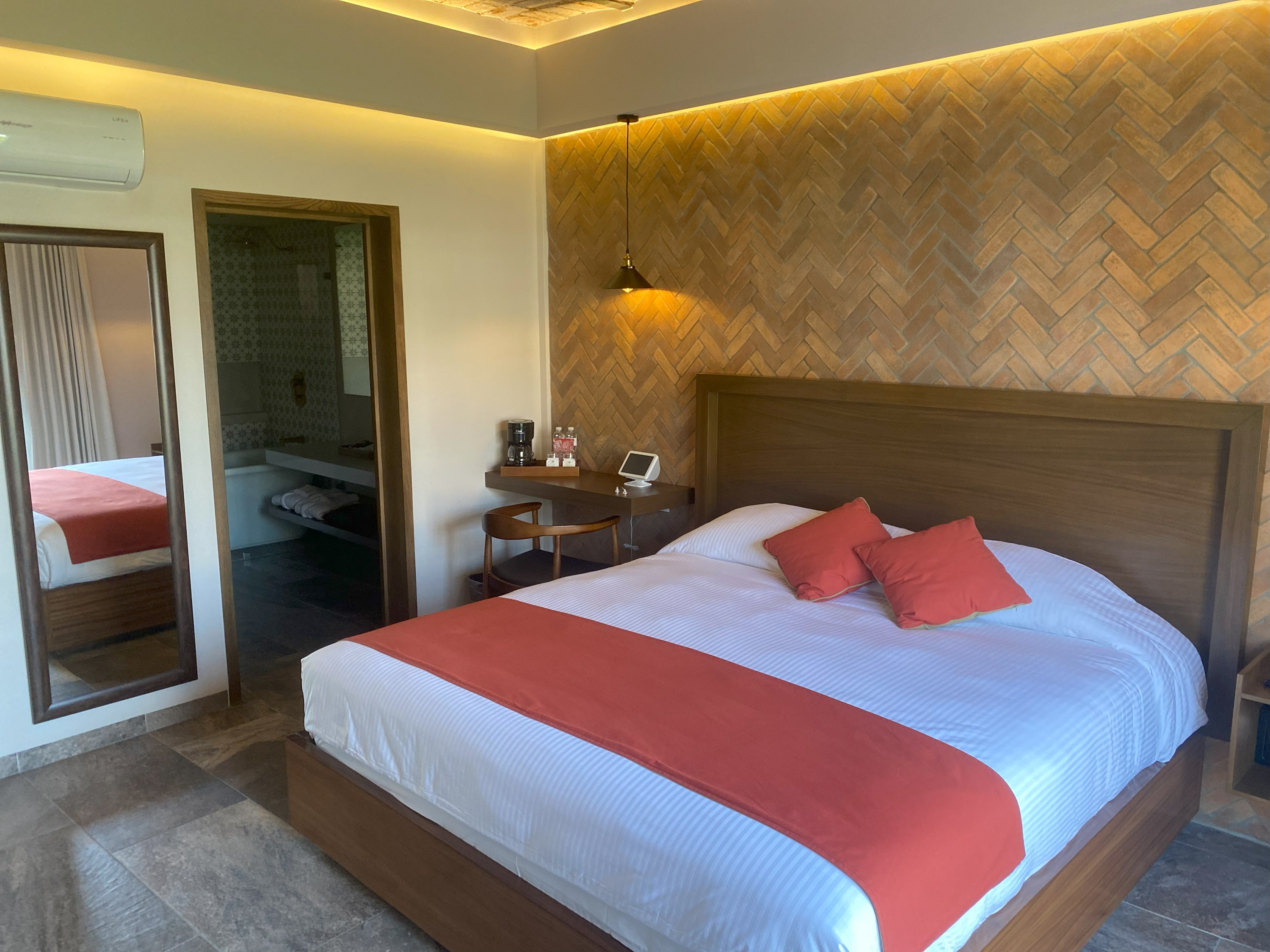 Double Deluxe One Bed