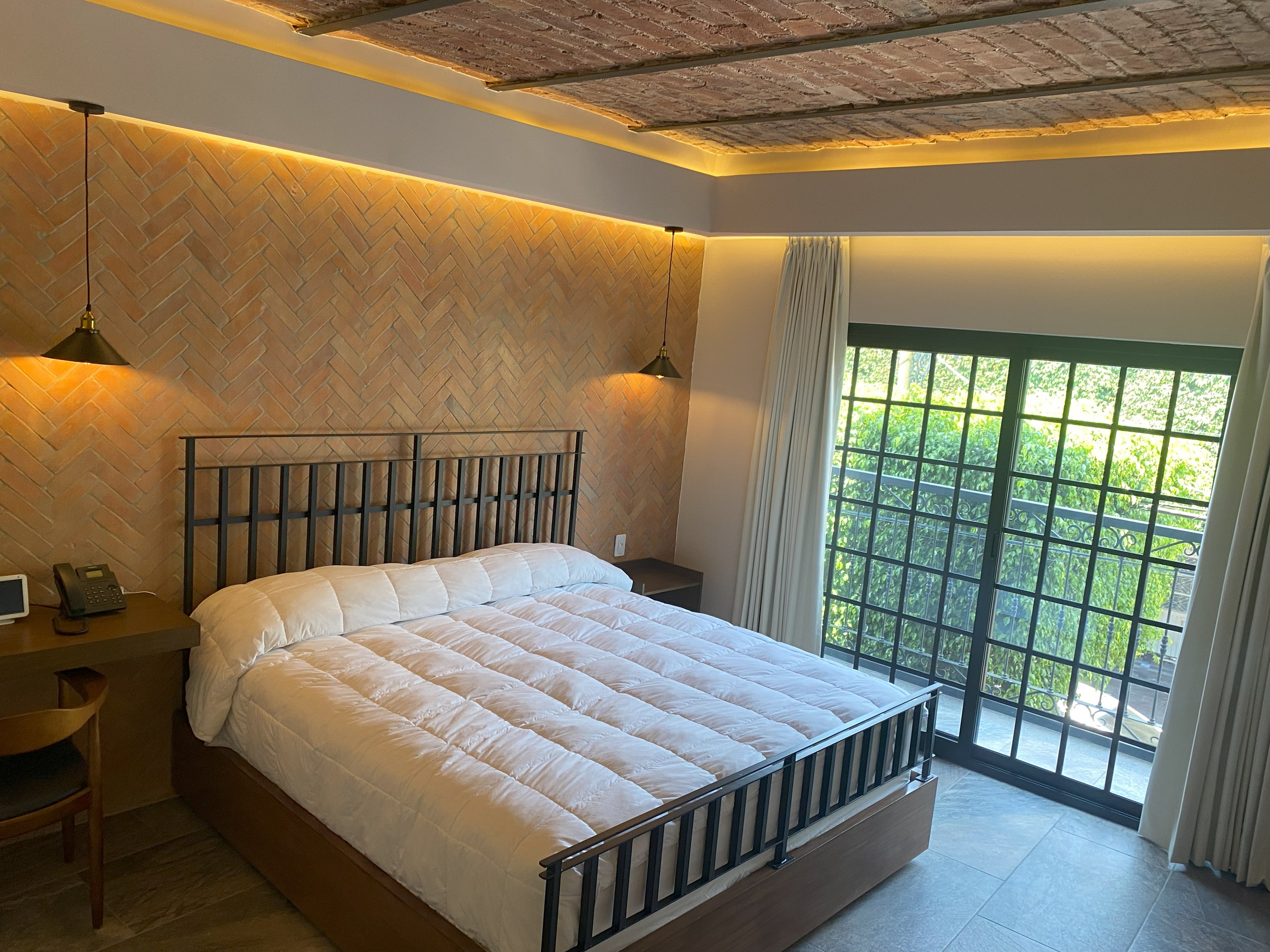 Double Deluxe One Bed