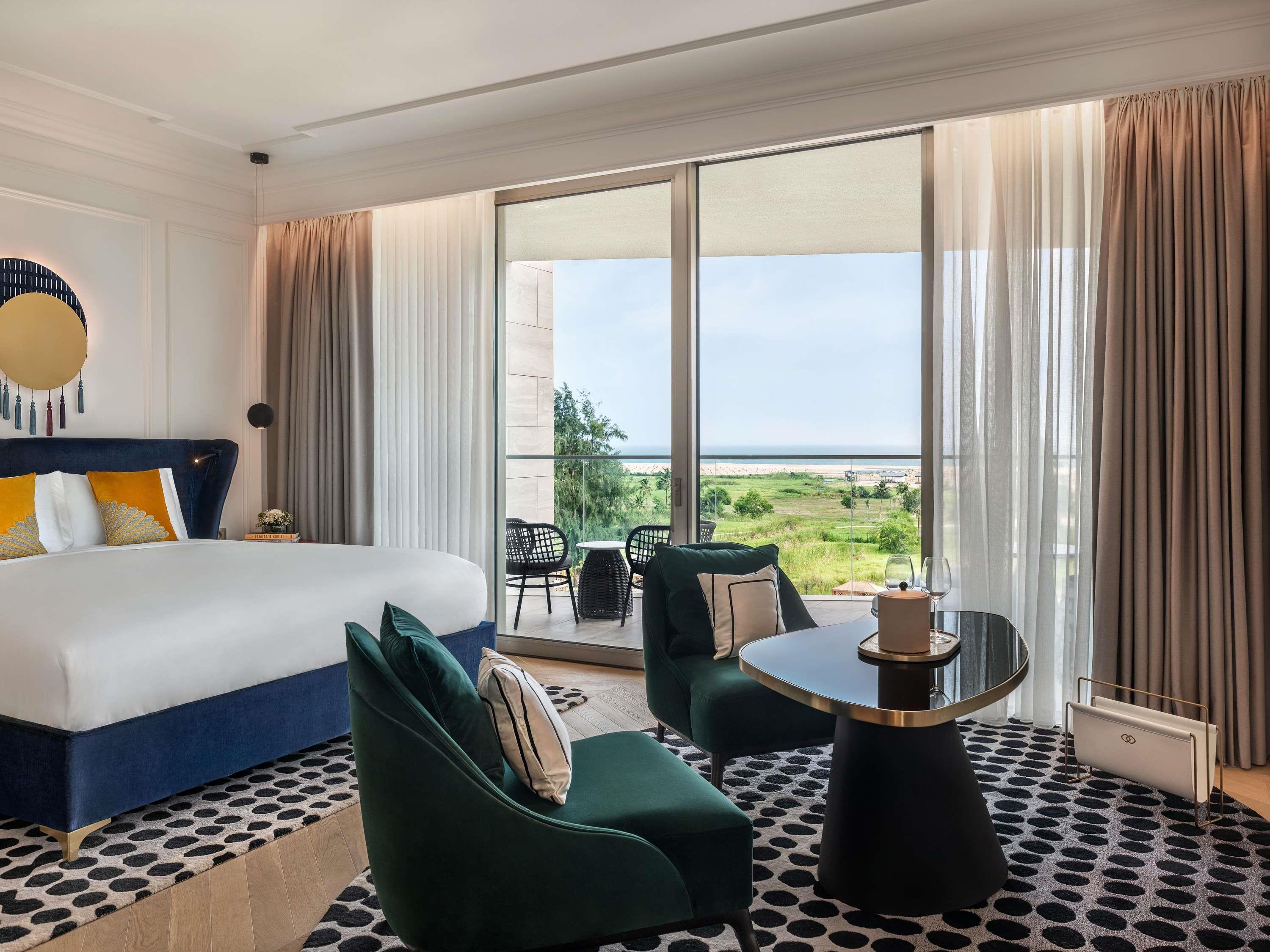 Junior Suite Club King Bed