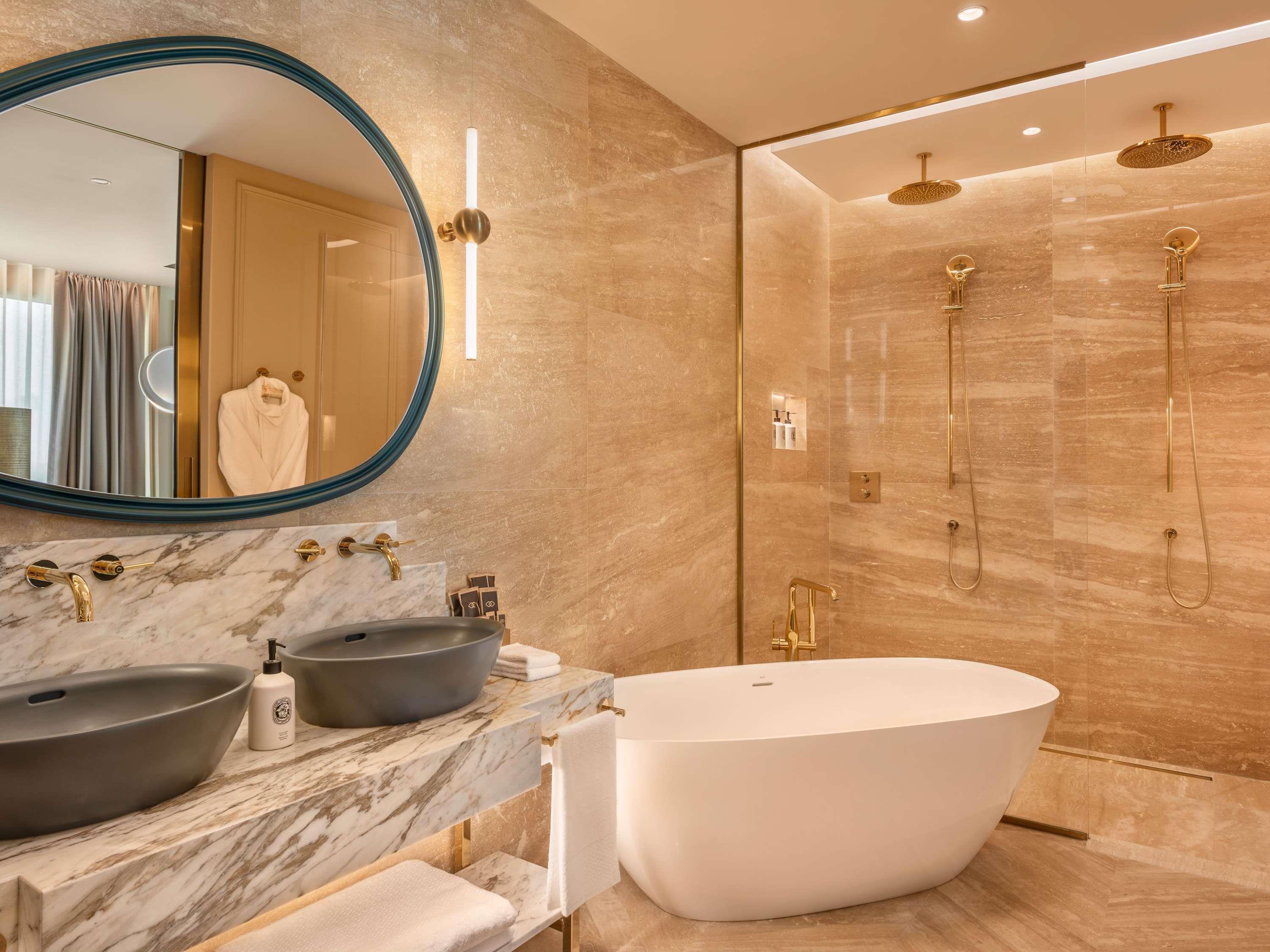 Junior Suite Club King Bed