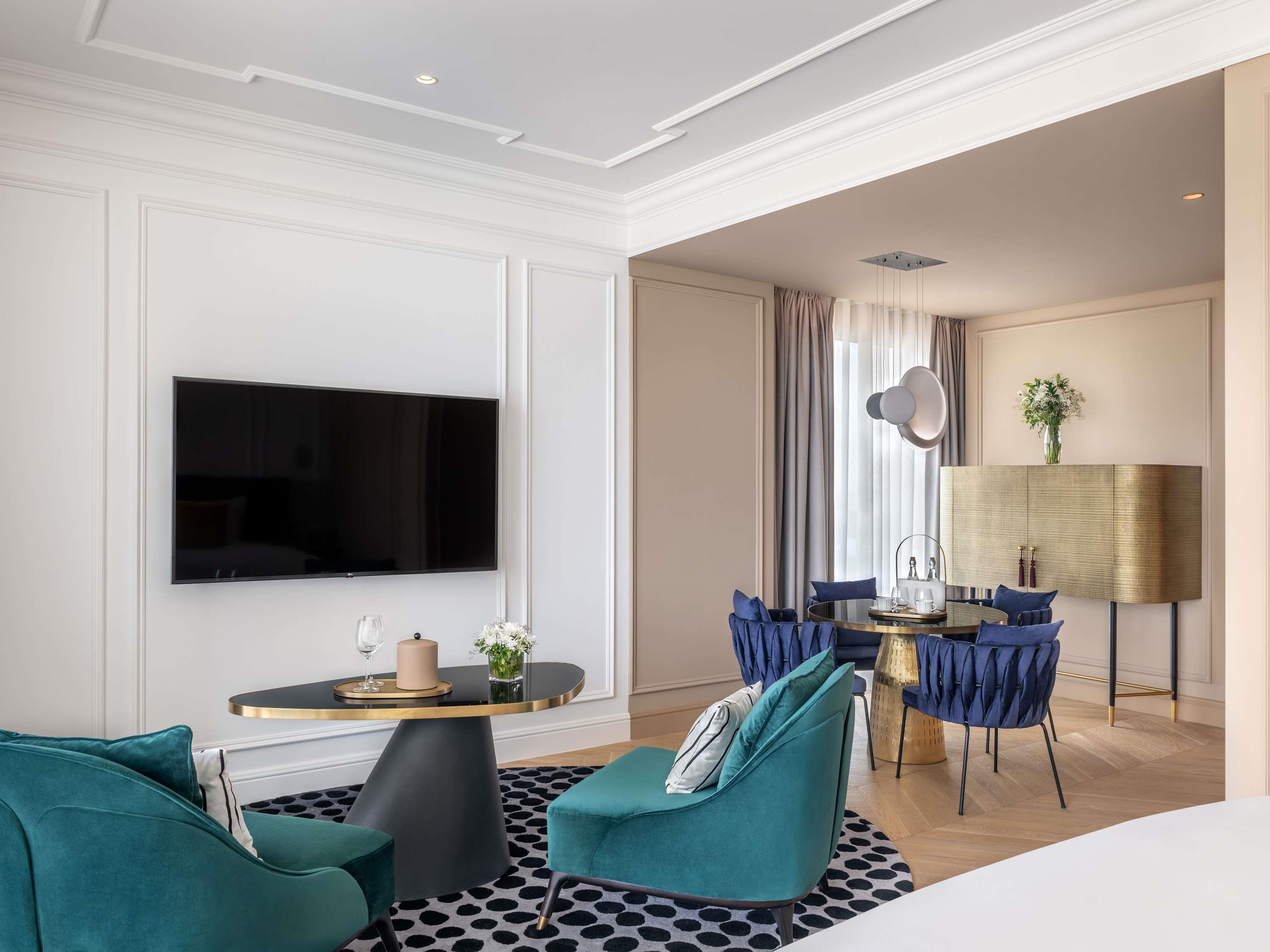 Junior Suite Club King Bed