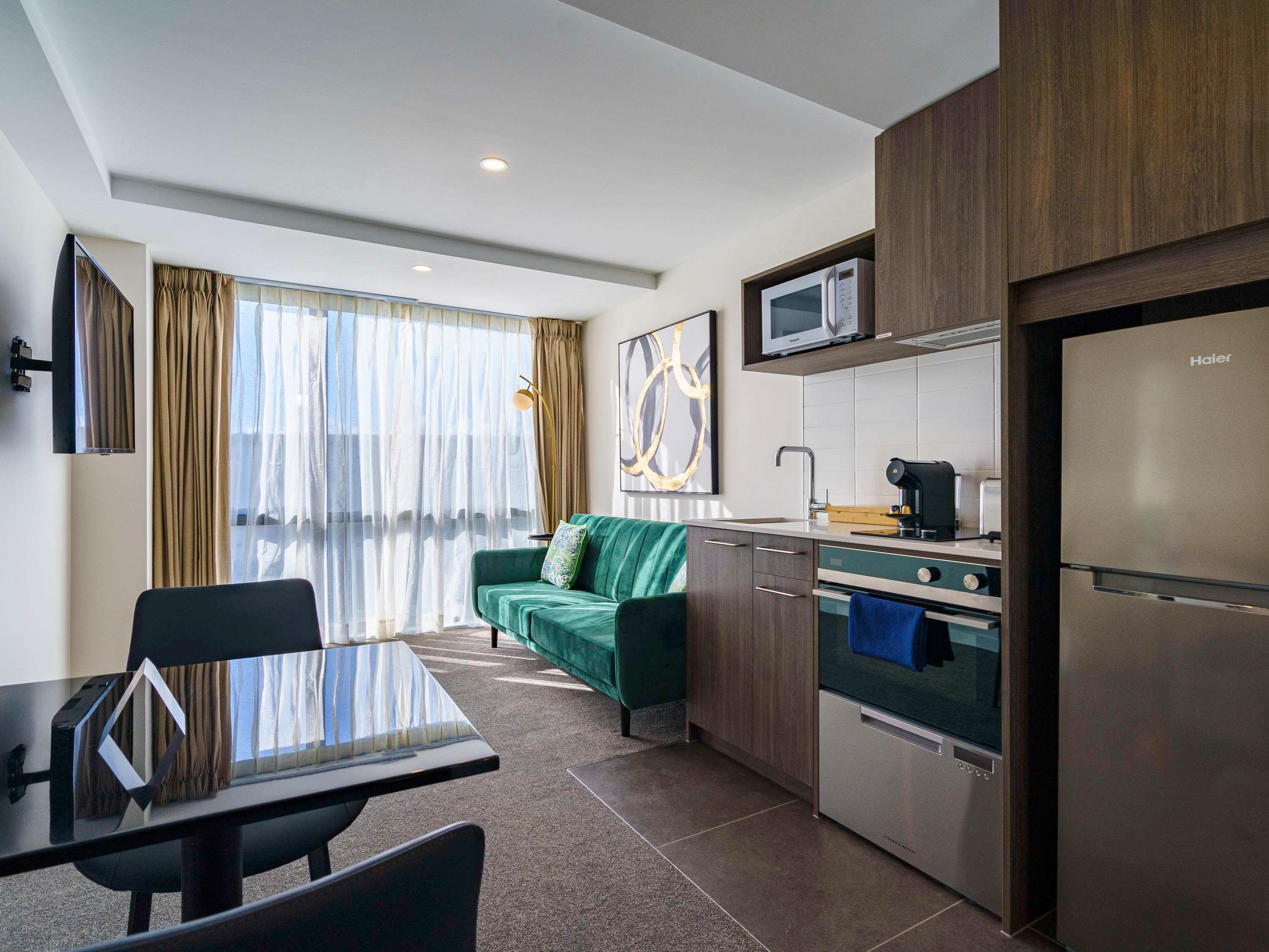 Studio Deluxe King Bed