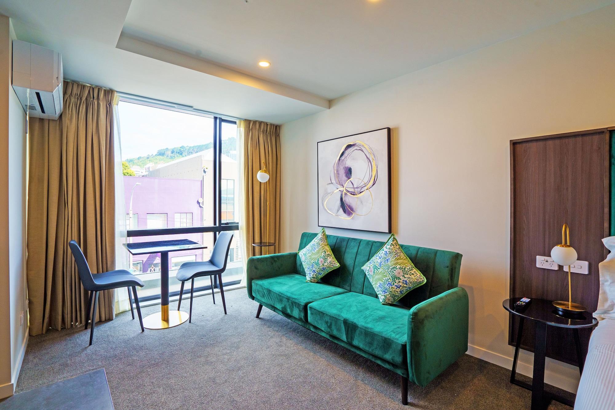 Studio Deluxe King Bed