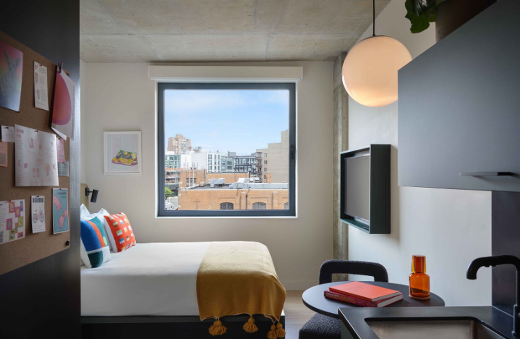Room Queen Size Bed