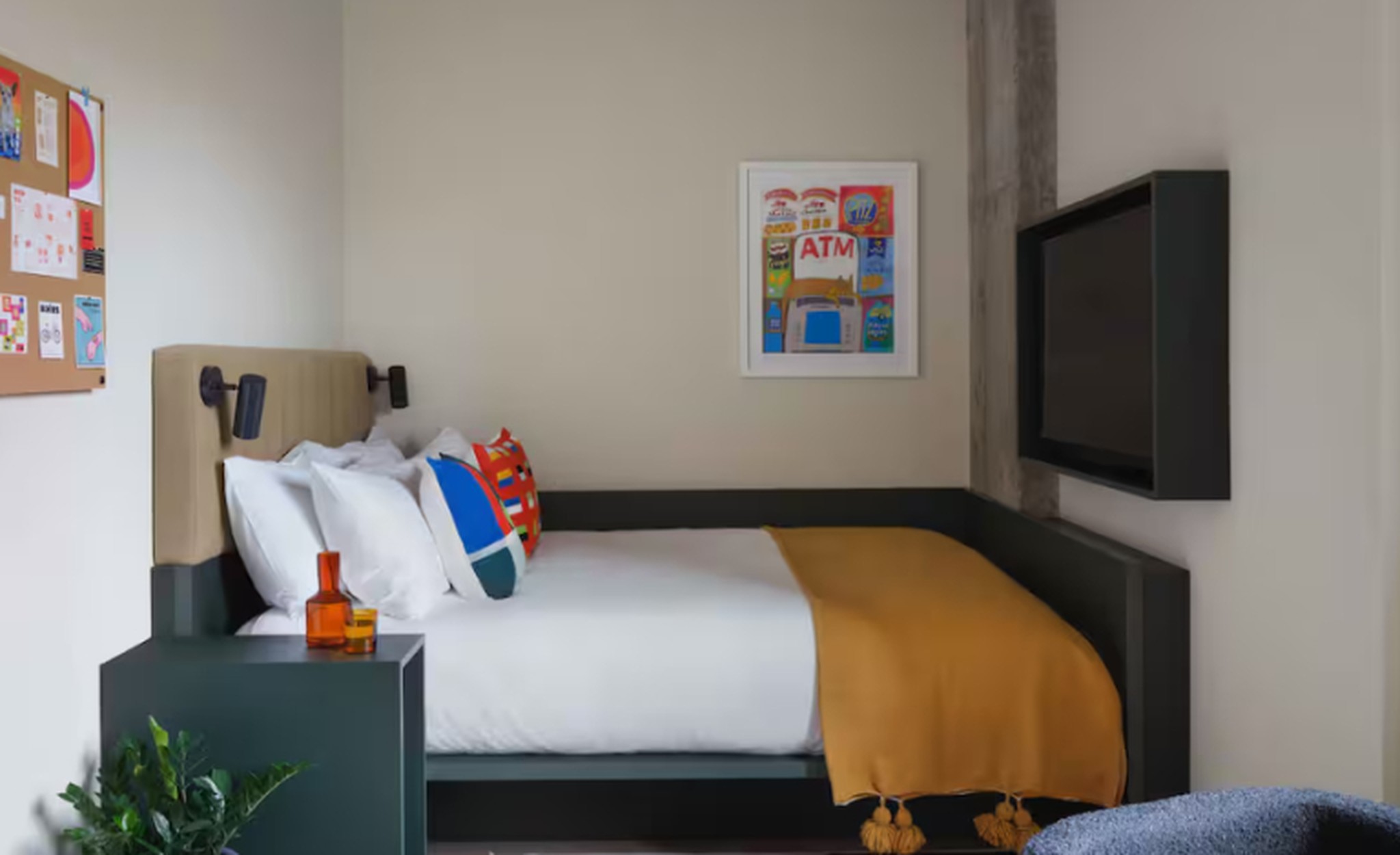 Room Queen Size Bed
