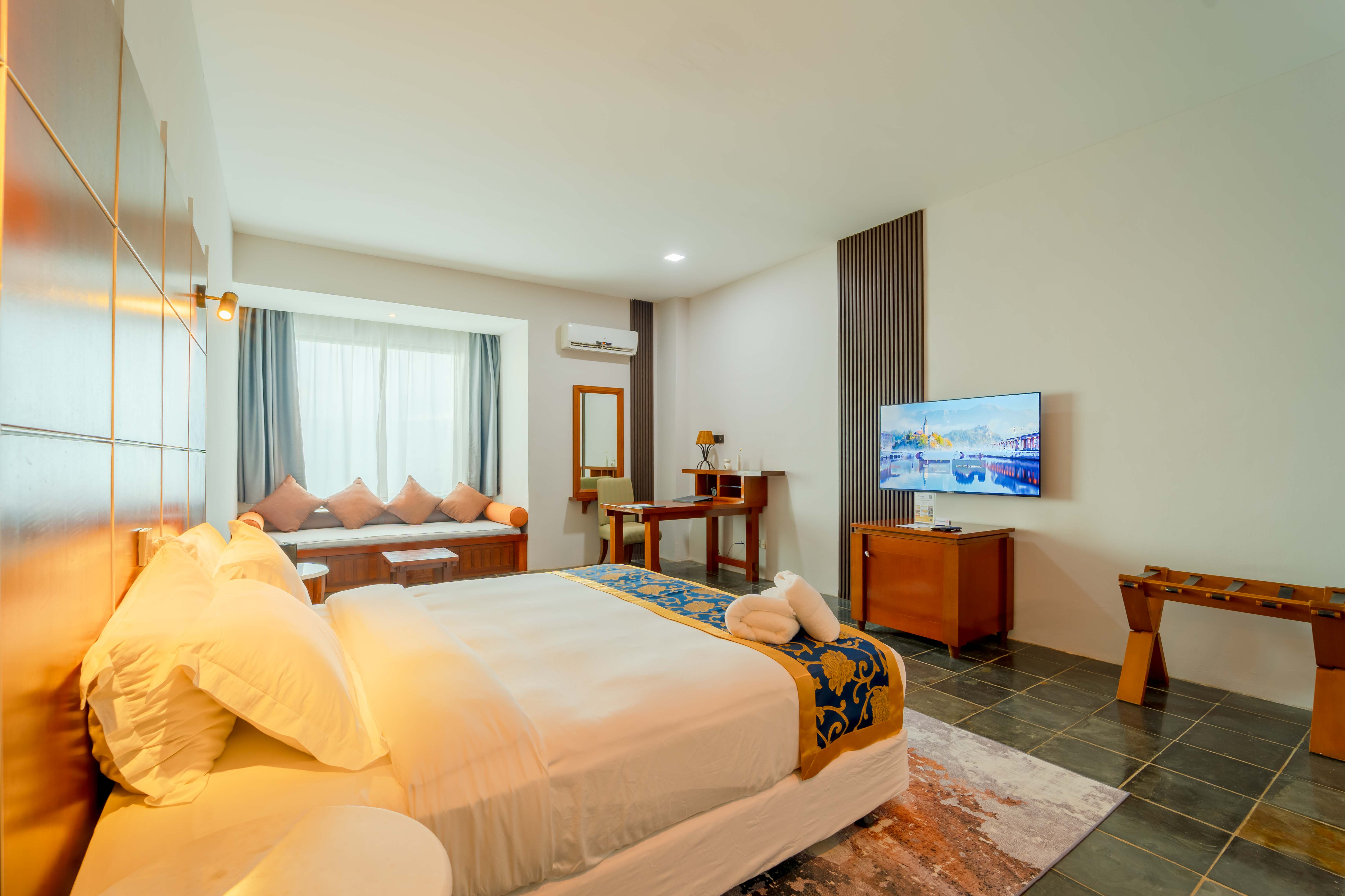 Double Deluxe King Bed