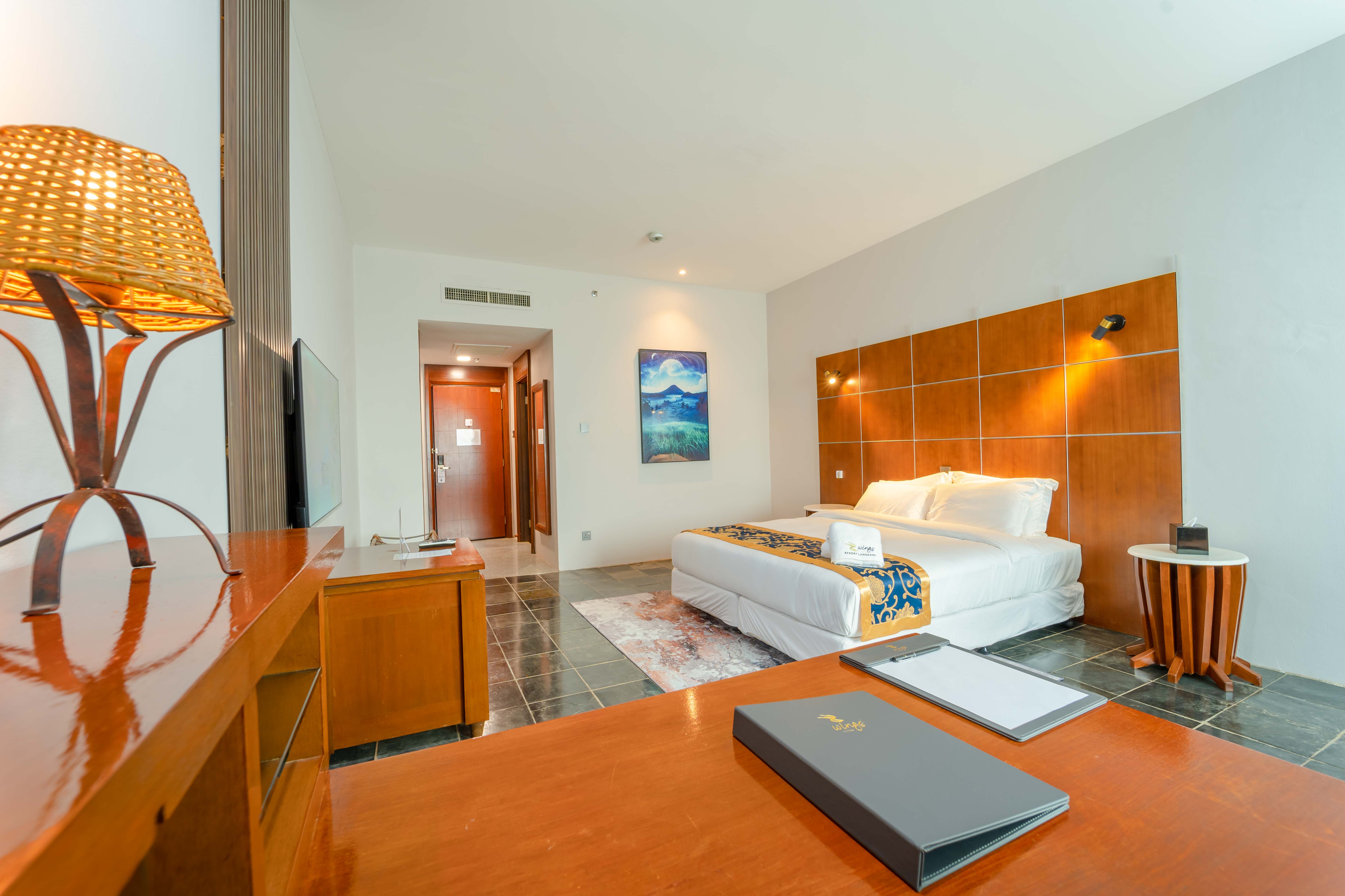 Double Deluxe King Bed