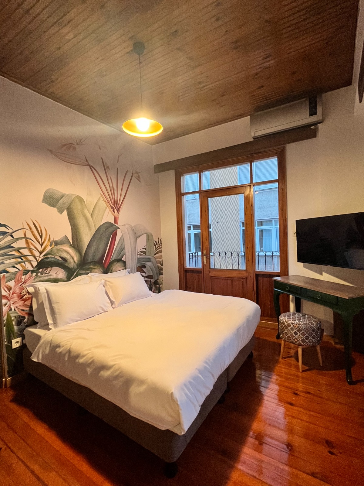 Double or Twin King Size Bed