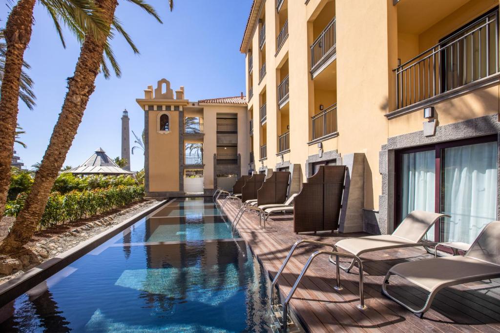 Double with Private Pool