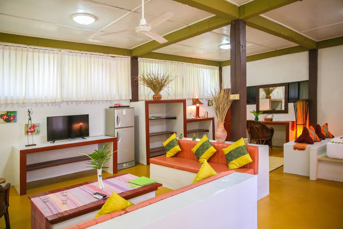 Studio Queen Size Bed