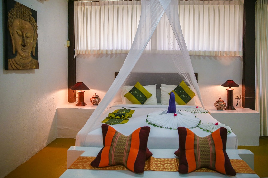 Studio Queen Size Bed