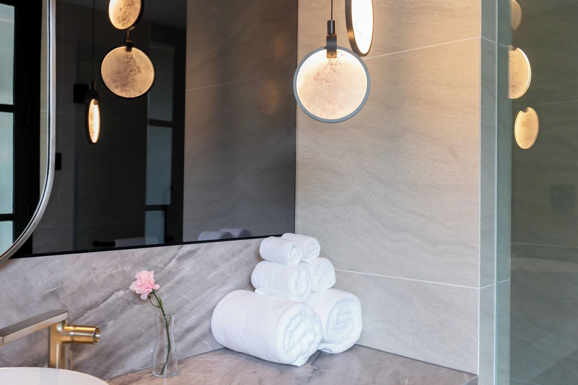 Studio King Size Bed