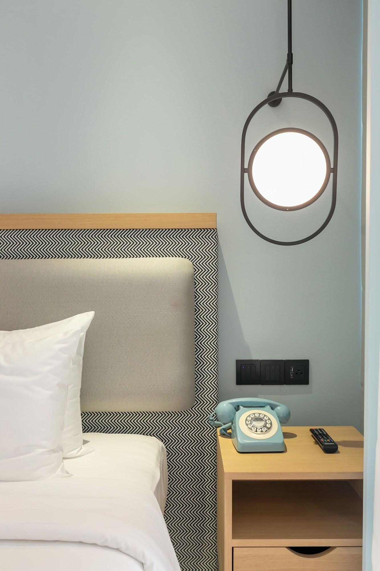 Studio King Size Bed