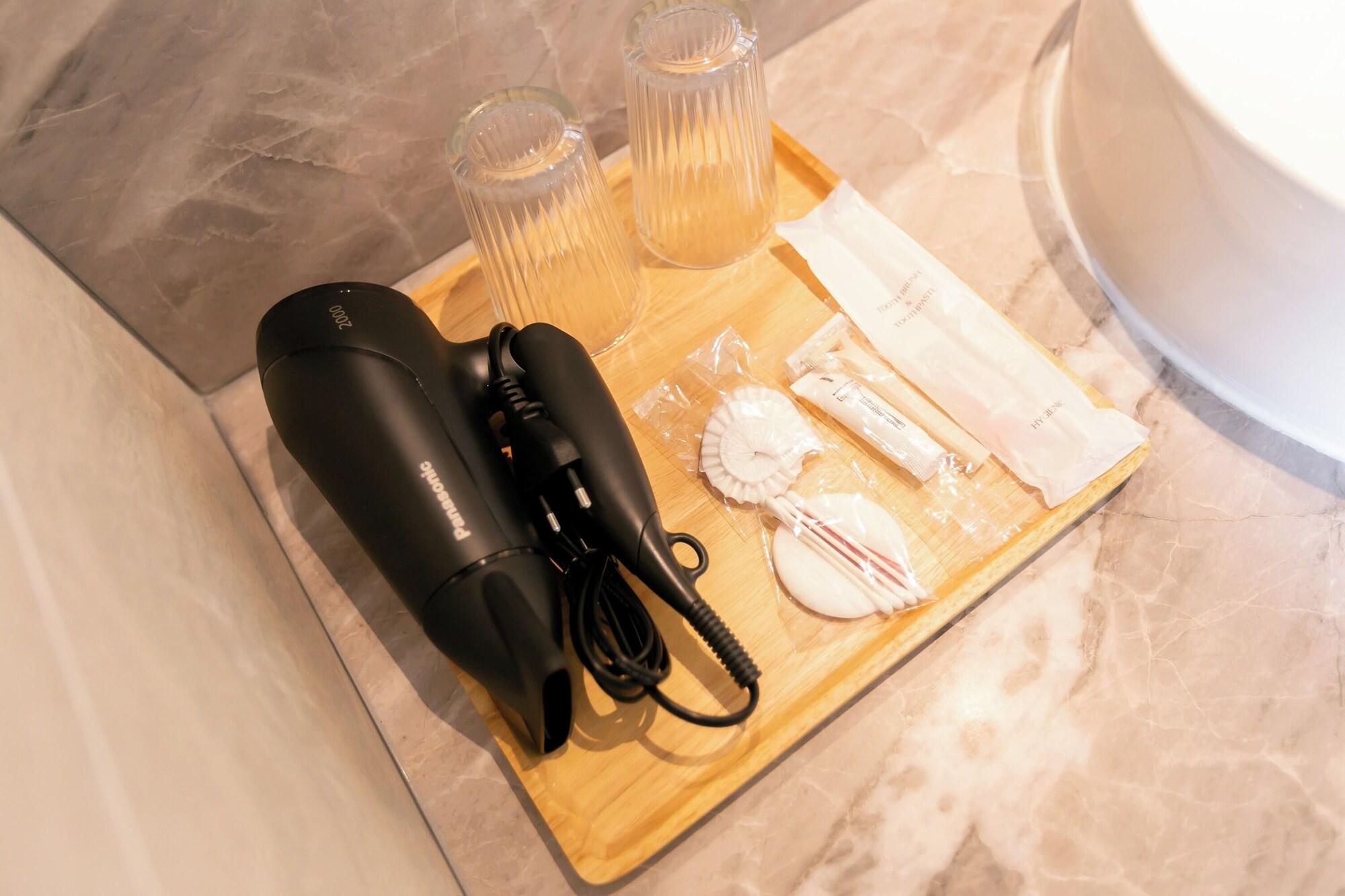 Studio King Size Bed