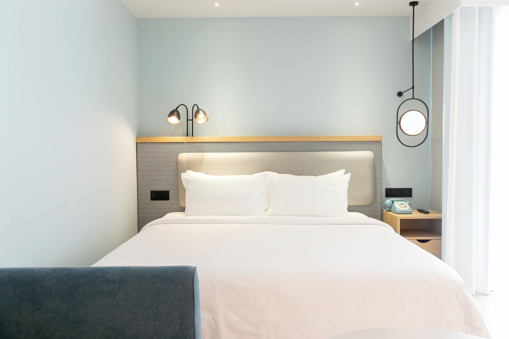 Studio King Size Bed