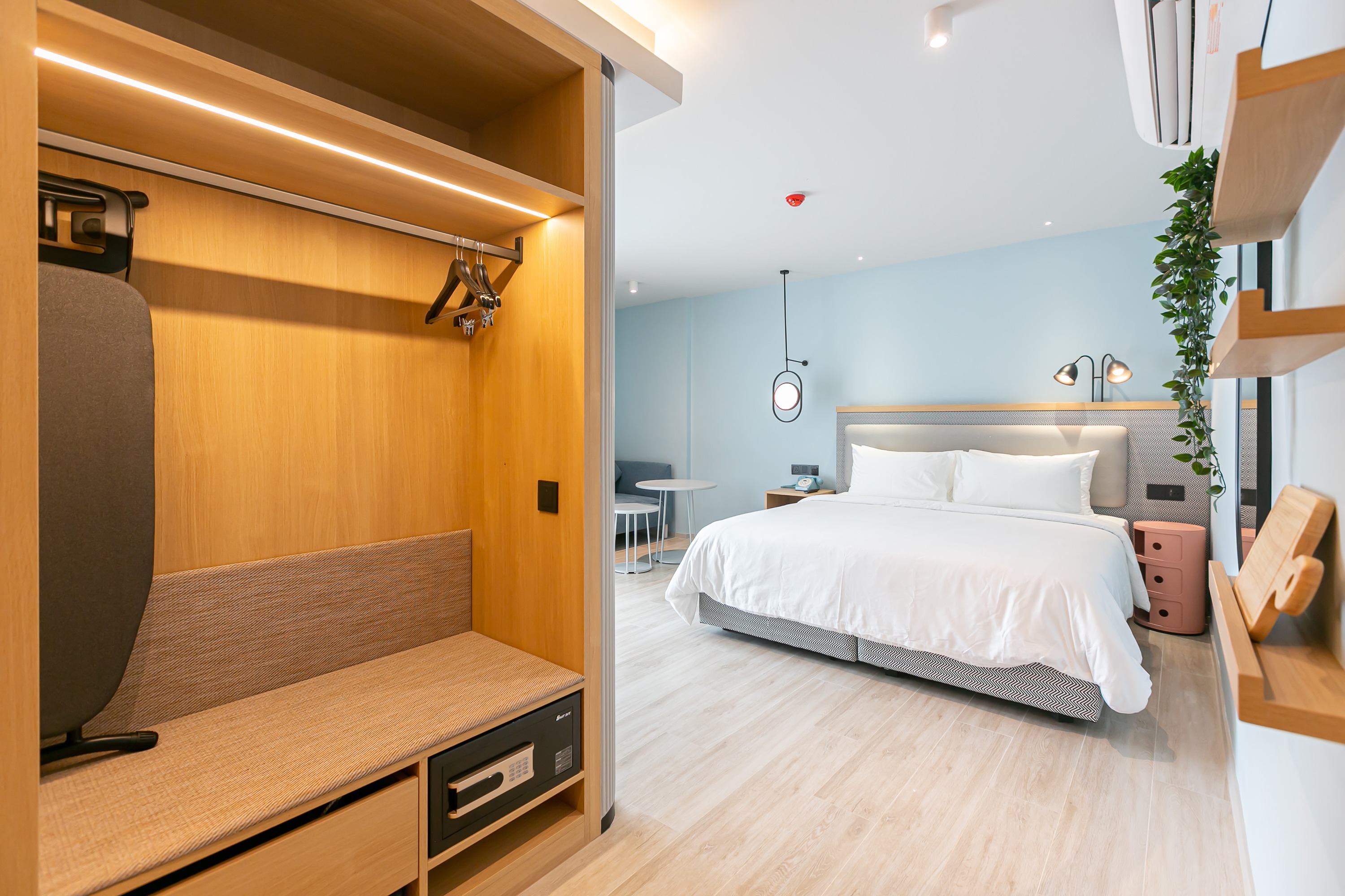 Studio King Size Bed